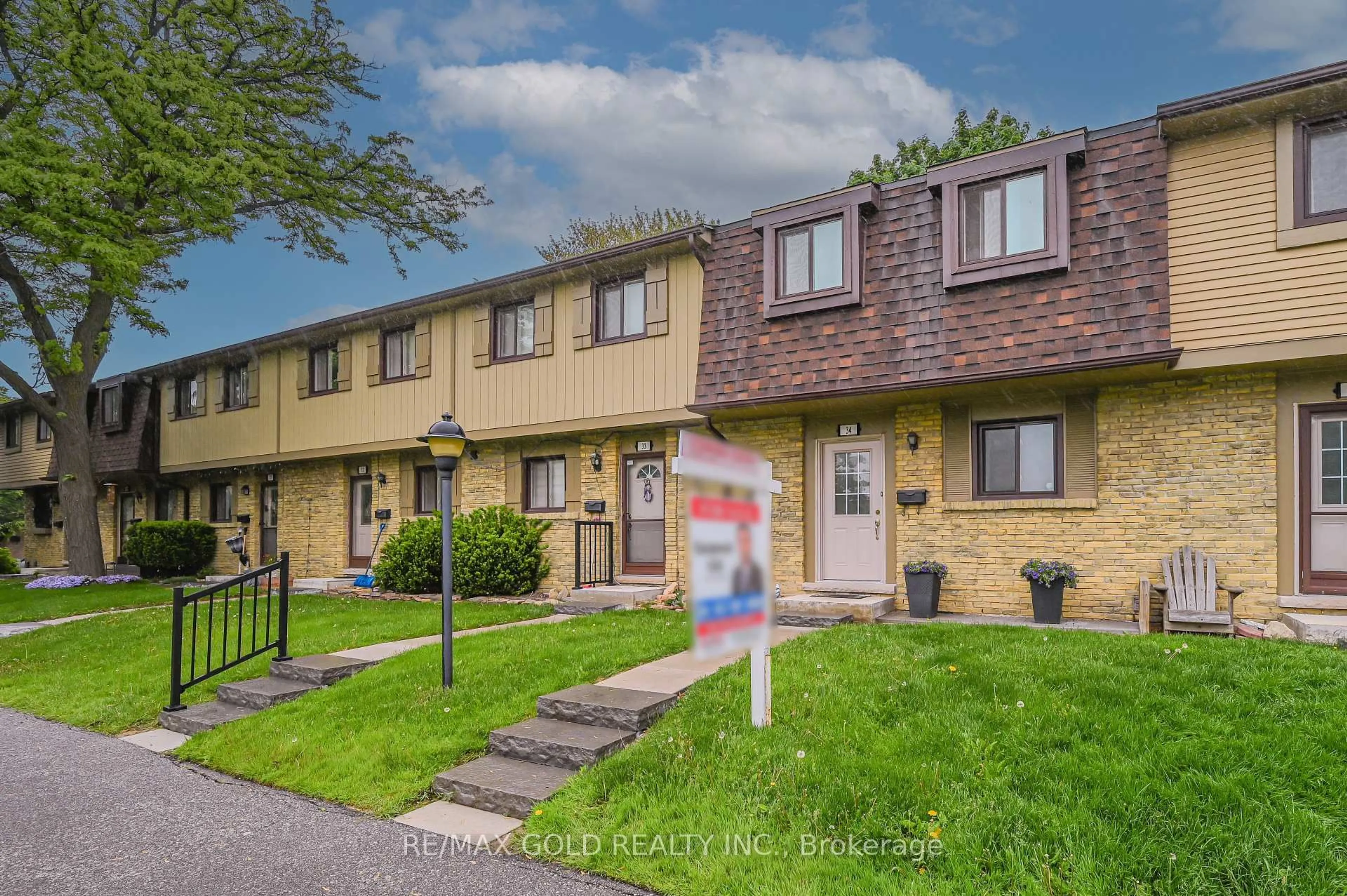 A pic from outside/outdoor area/front of a property/back of a property/a pic from drone, street for 105 Hansen Rd #34, Brampton Ontario L6V 3C9