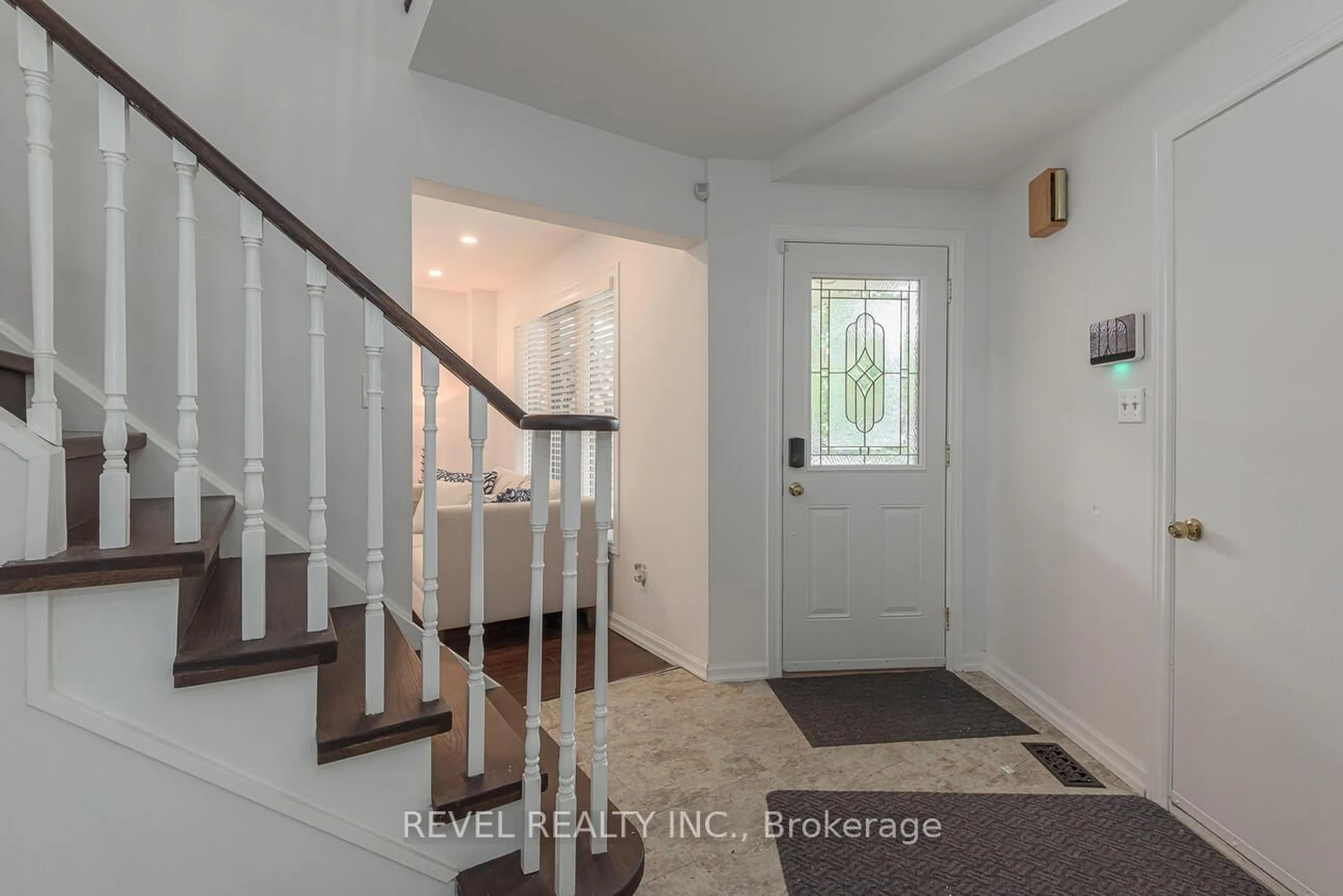 Indoor entryway for 336 Lisa Marie Dr, Orangeville Ontario L9W 4M4
