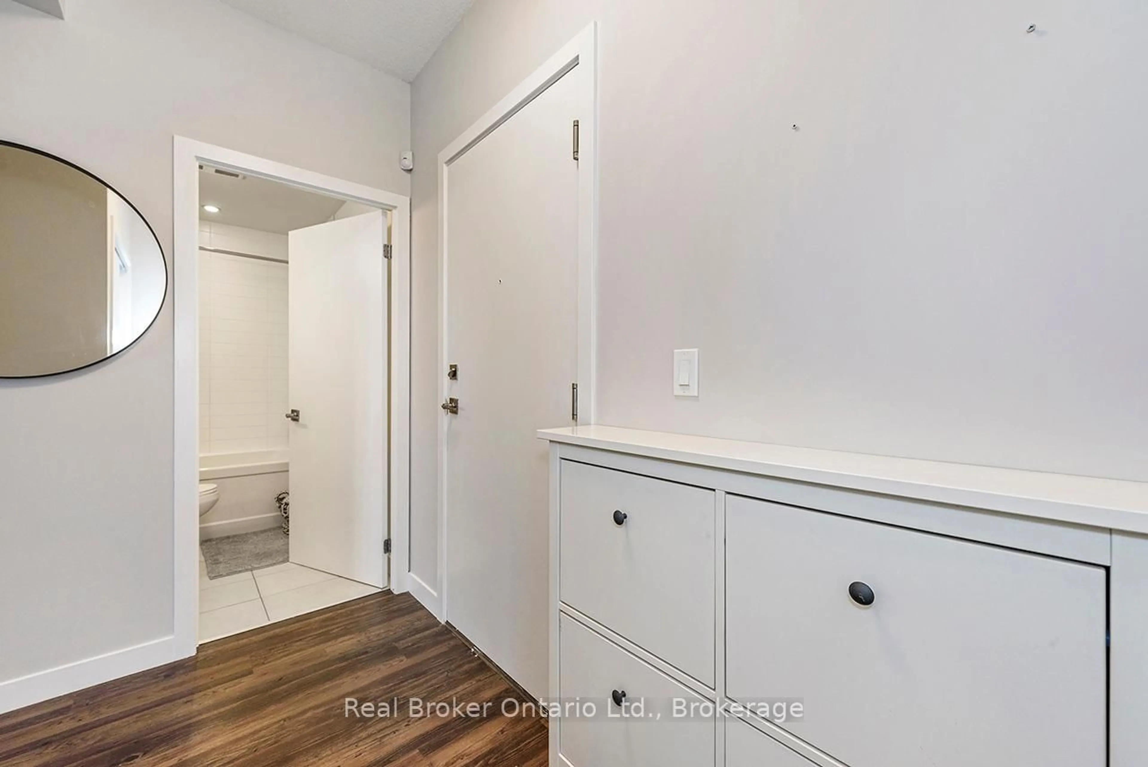Unknown for 2081 Fairview St #611, Burlington Ontario L7R 0E4