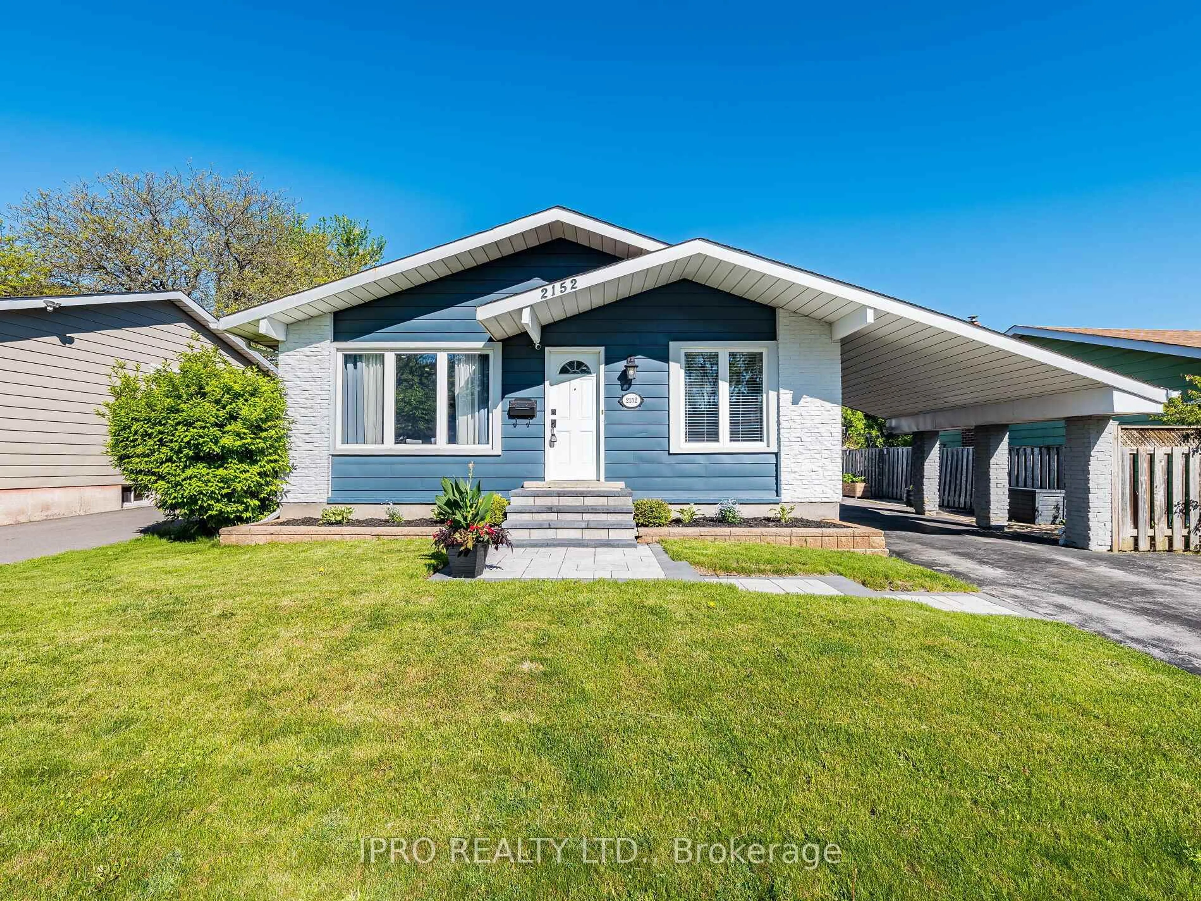 Home with vinyl exterior material, street for 2152 Falmouth Terr, Burlington Ontario L7P 1X9