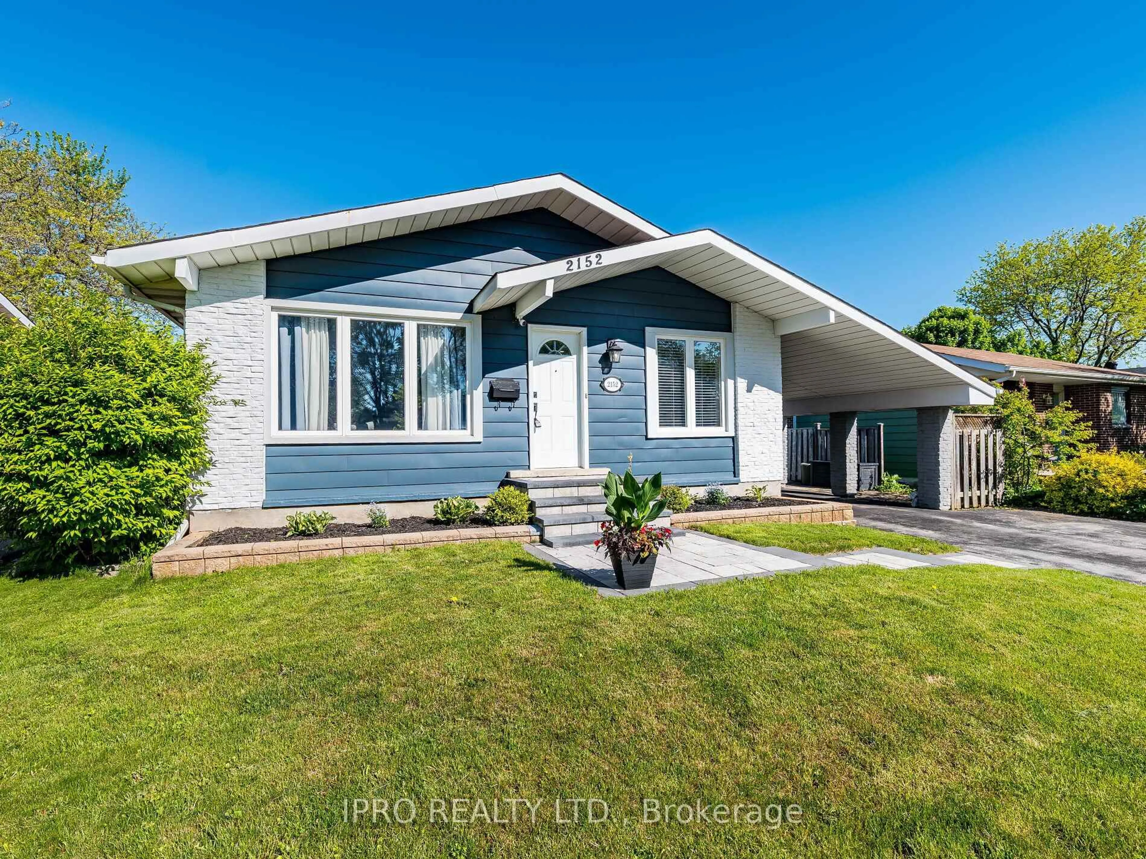 Home with vinyl exterior material, street for 2152 Falmouth Terr, Burlington Ontario L7P 1X9