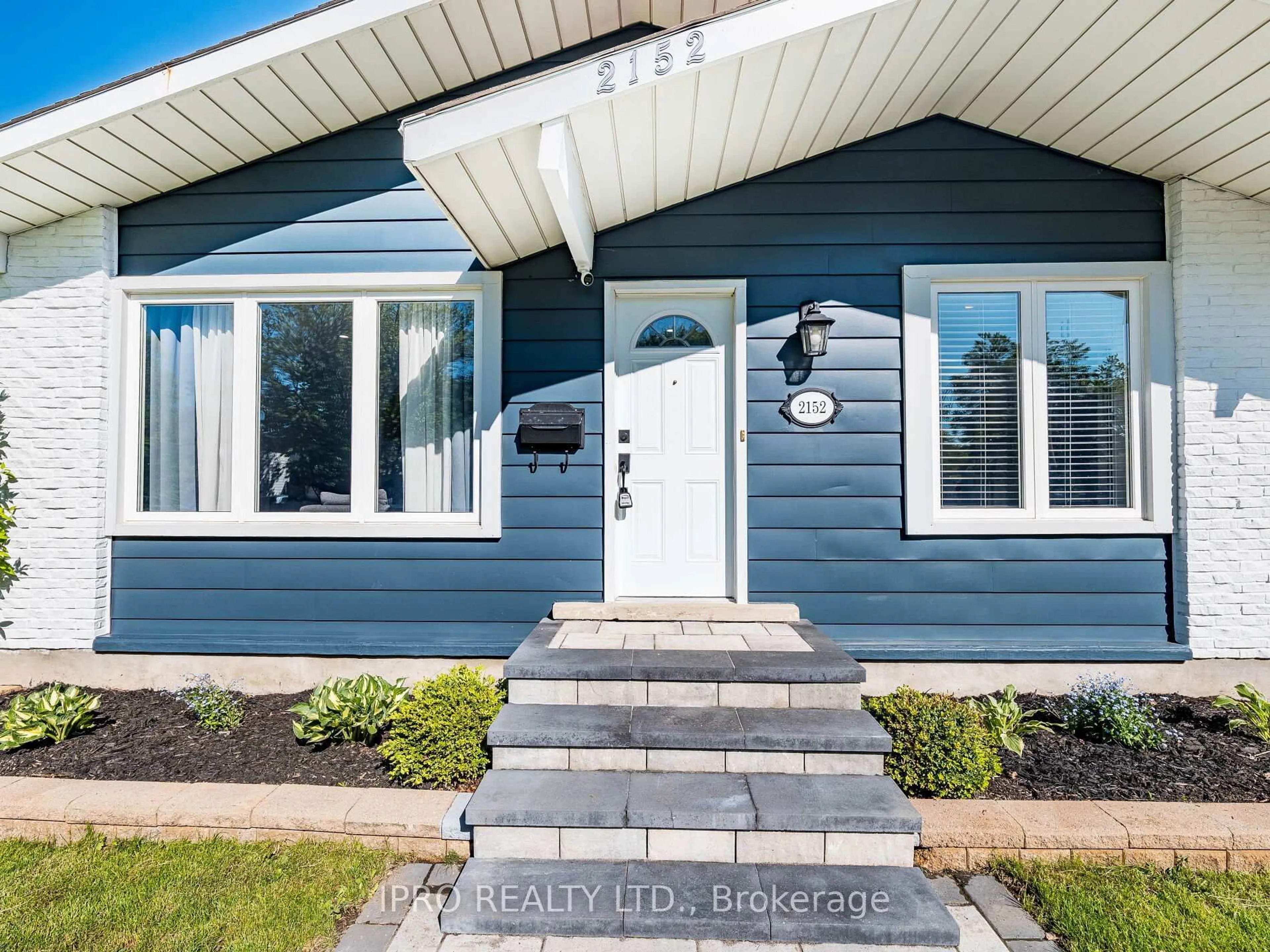 Home with vinyl exterior material, street for 2152 Falmouth Terr, Burlington Ontario L7P 1X9