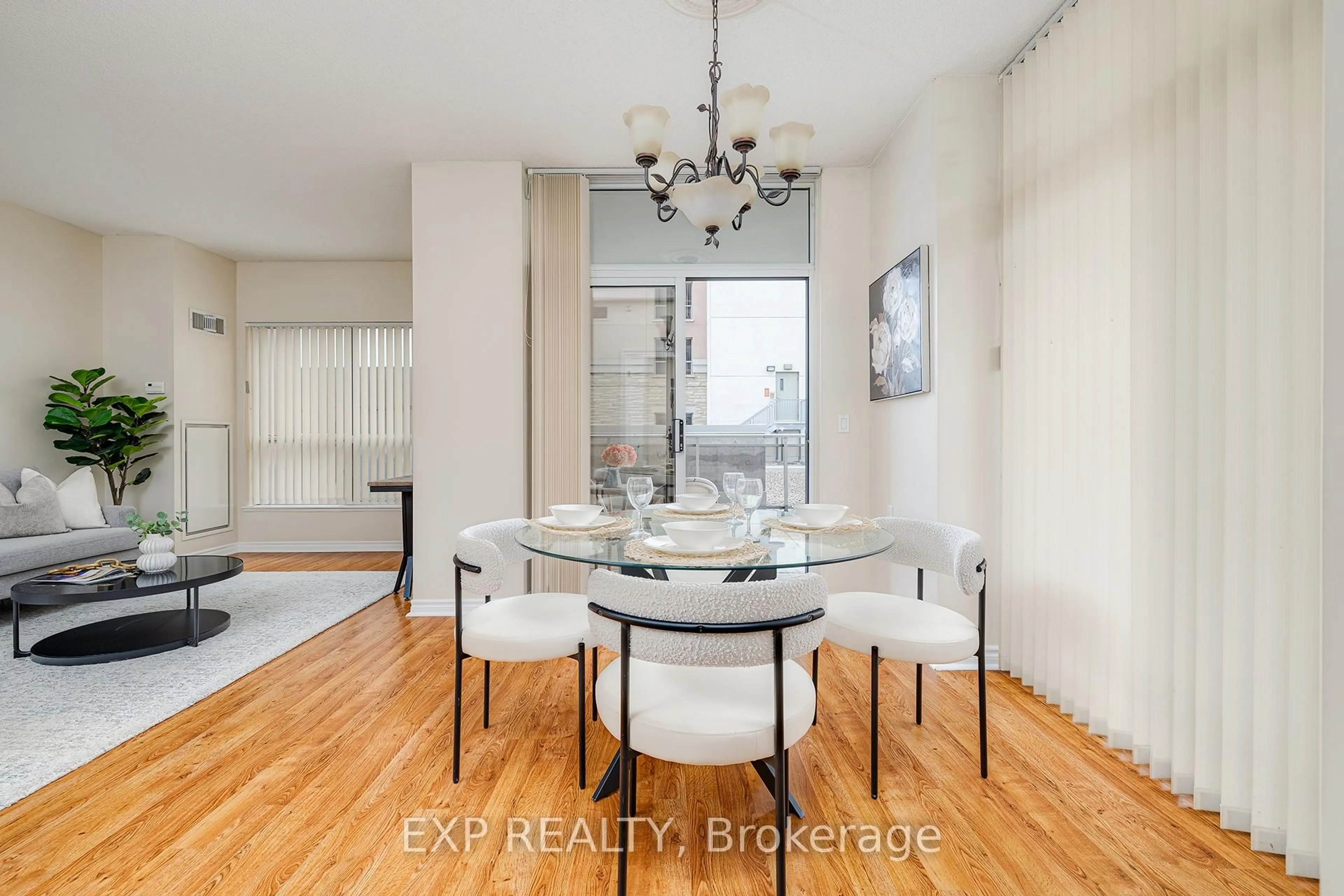 Dining room, unknown for 810 Scollard Crt #206, Mississauga Ontario L5V 0A4