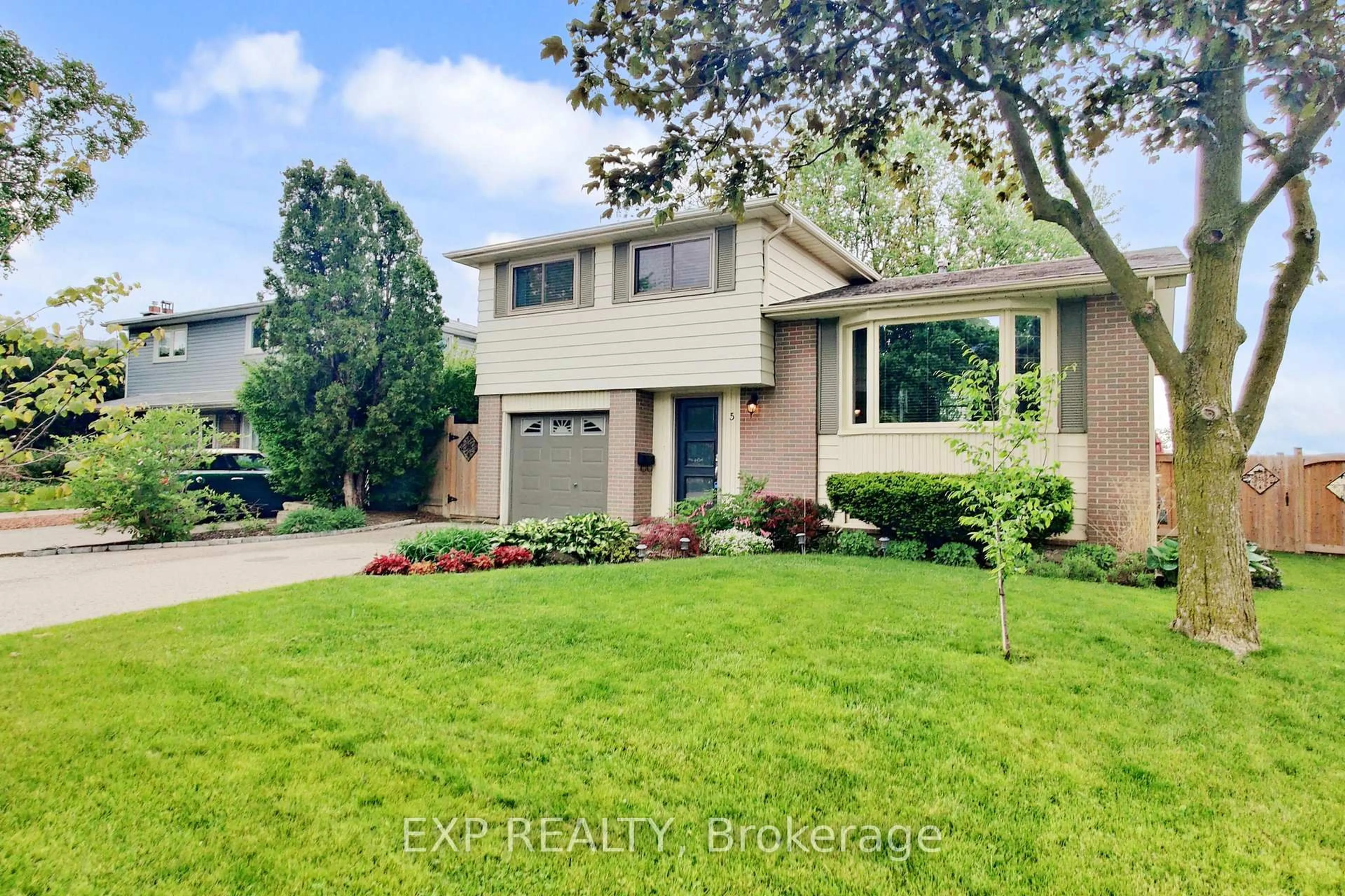 Home with vinyl exterior material, street for 5 Lockton Cres, Brampton Ontario L6W 1C2