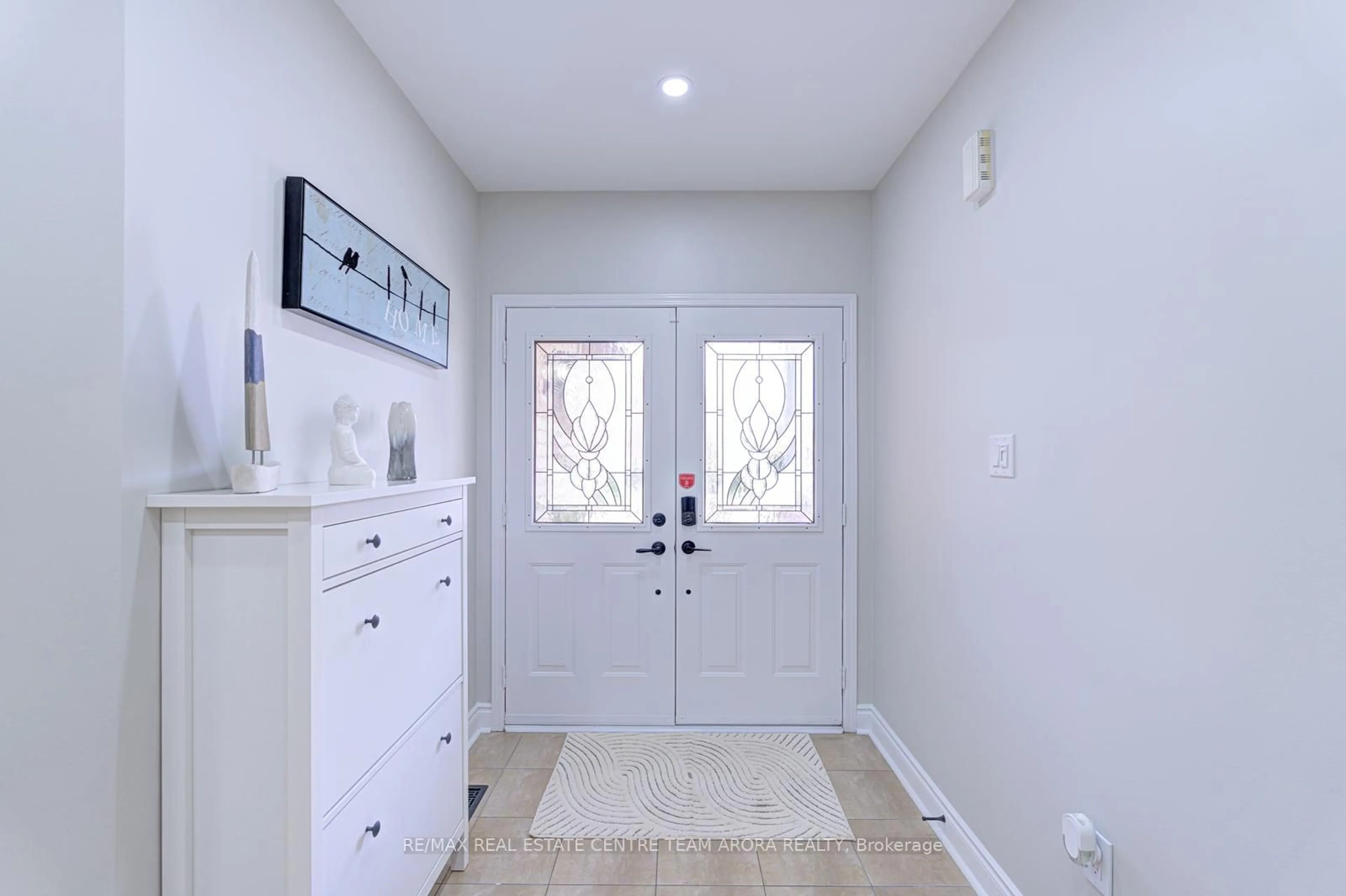 Indoor entryway for 276 Albright Rd, Brampton Ontario L6X 0J1