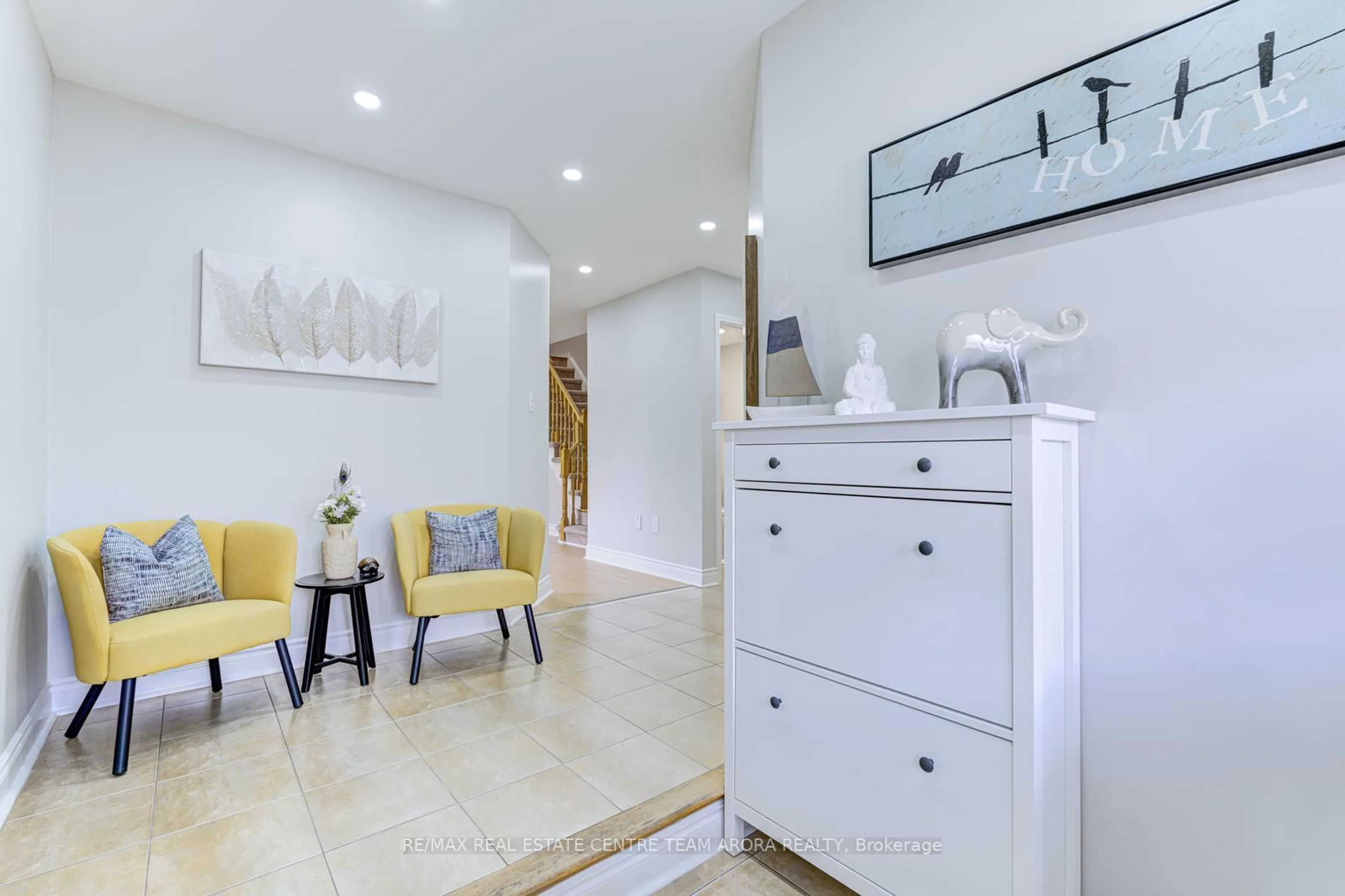 Indoor entryway for 276 Albright Rd, Brampton Ontario L6X 0J1