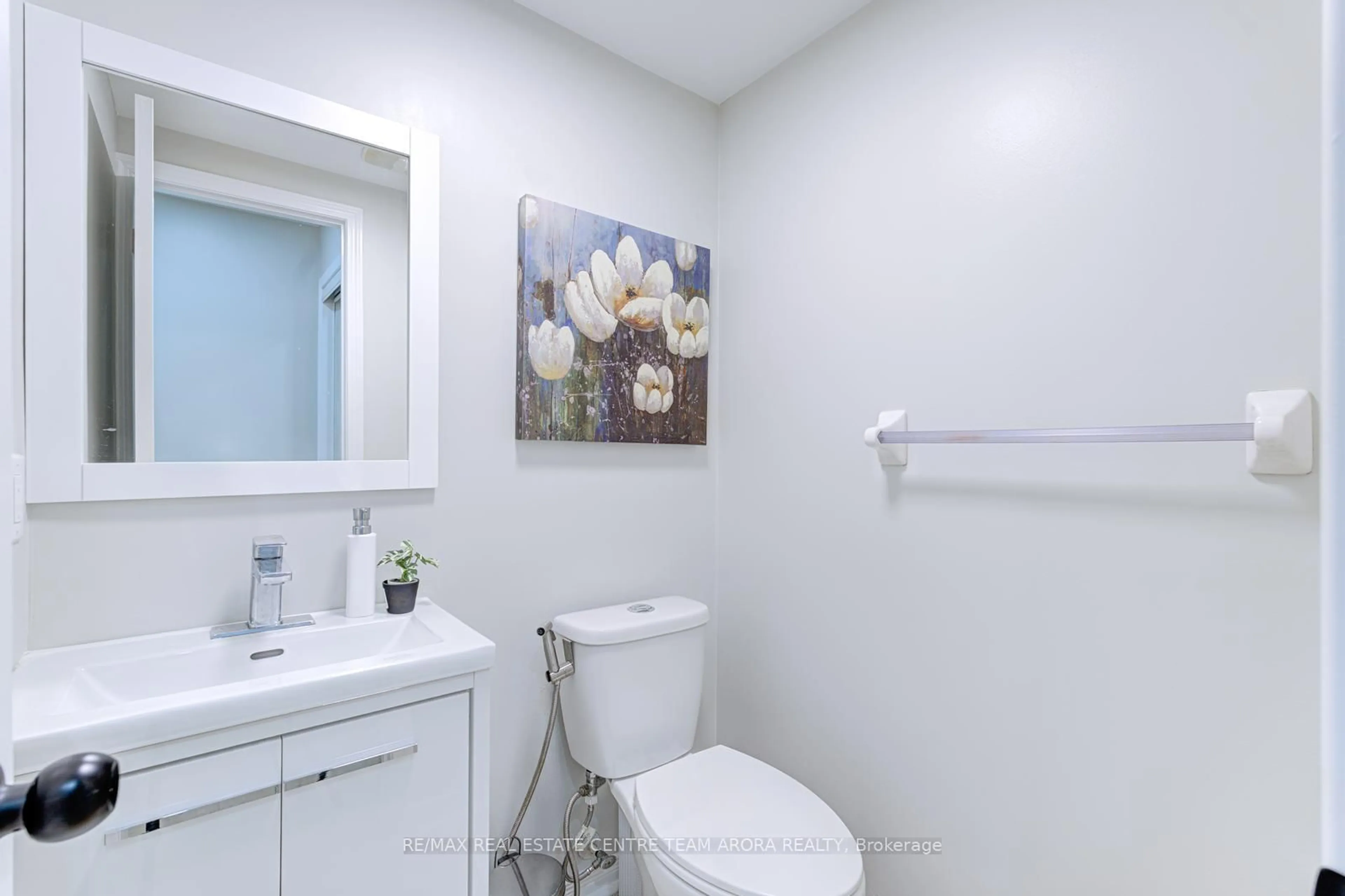 Standard bathroom, ceramic/tile floor for 276 Albright Rd, Brampton Ontario L6X 0J1
