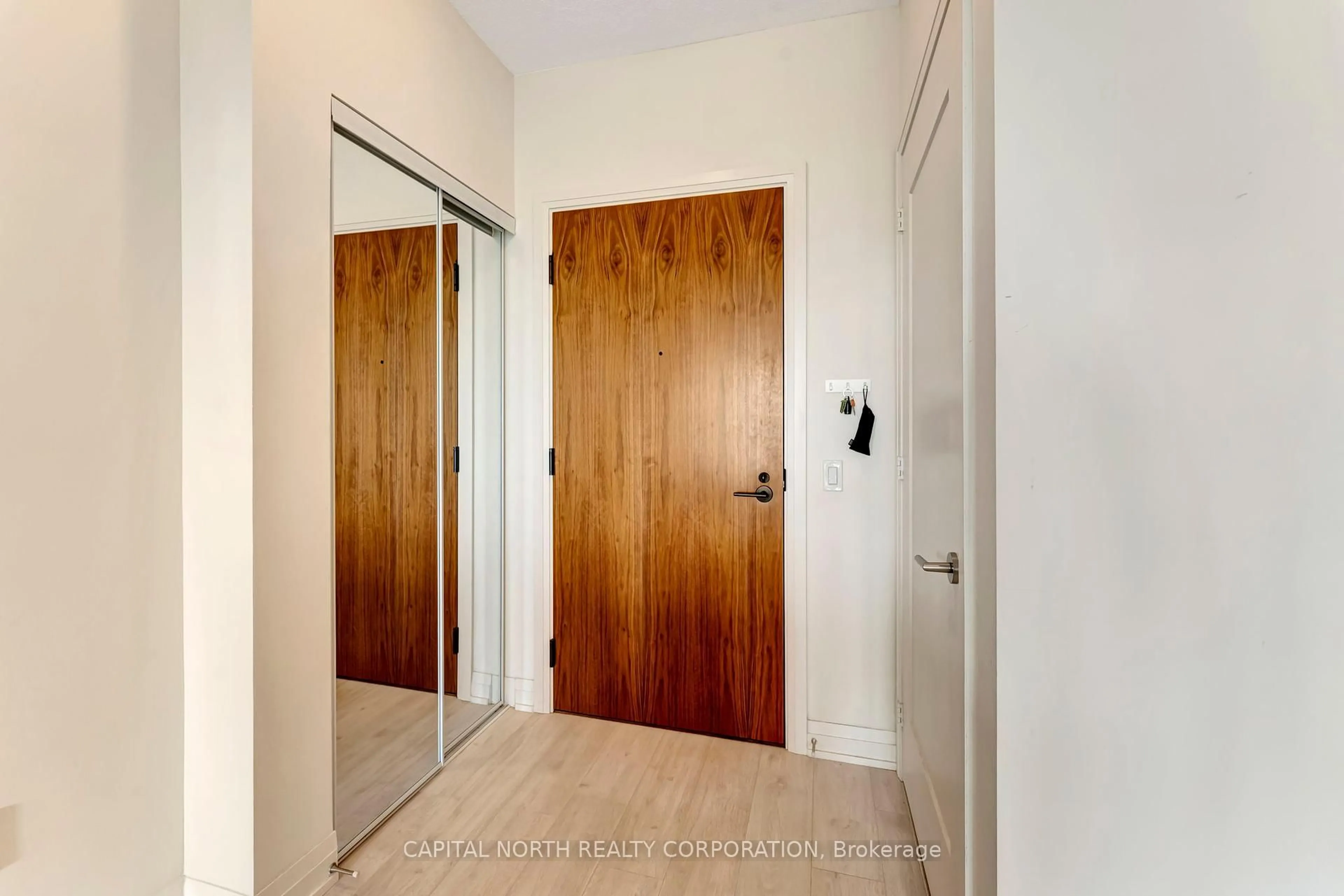 Indoor entryway for 509 Dundas St #421, Oakville Ontario L6M 5P4