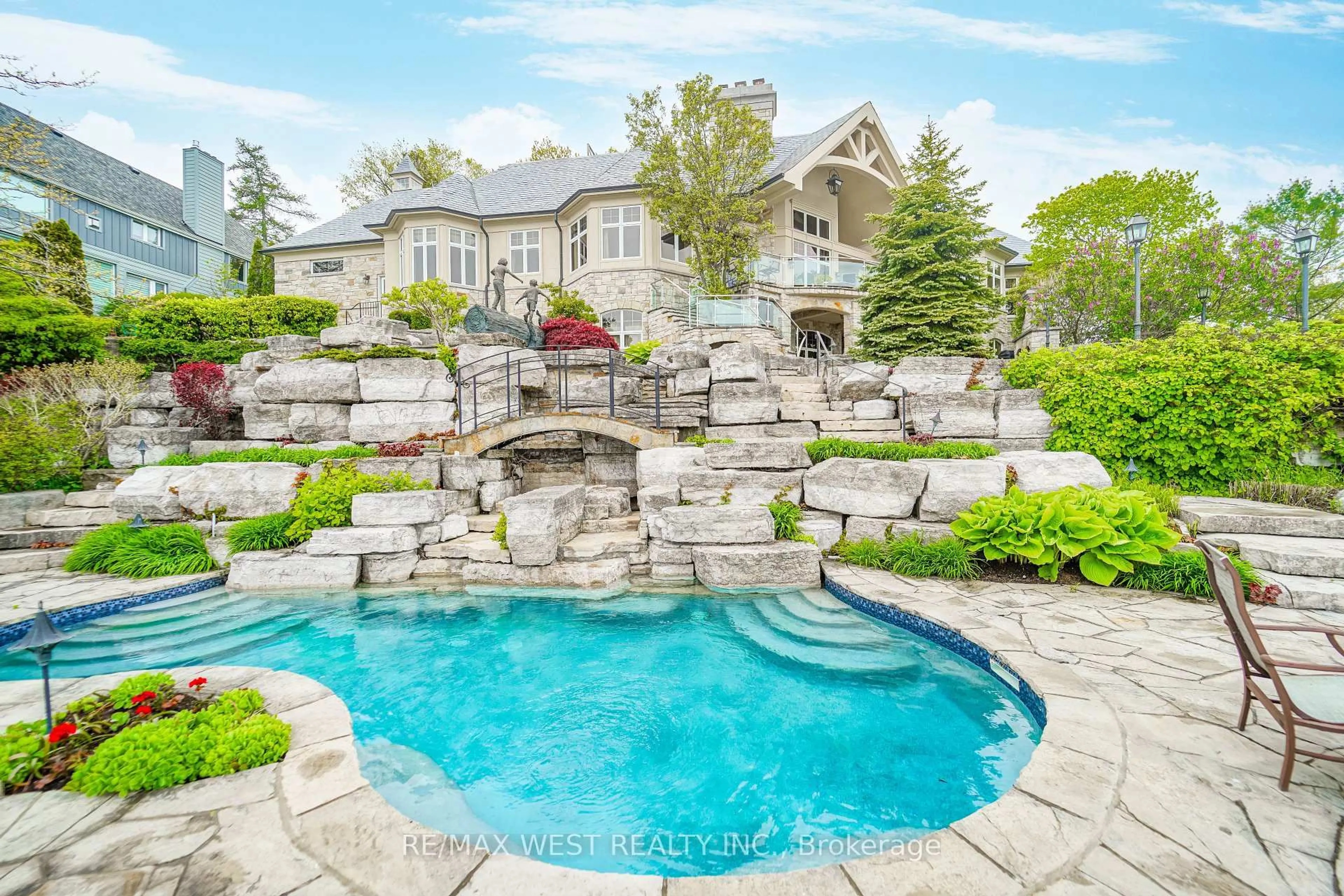Pool for 872 WHITTIER Cres, Mississauga Ontario L5H 2X3