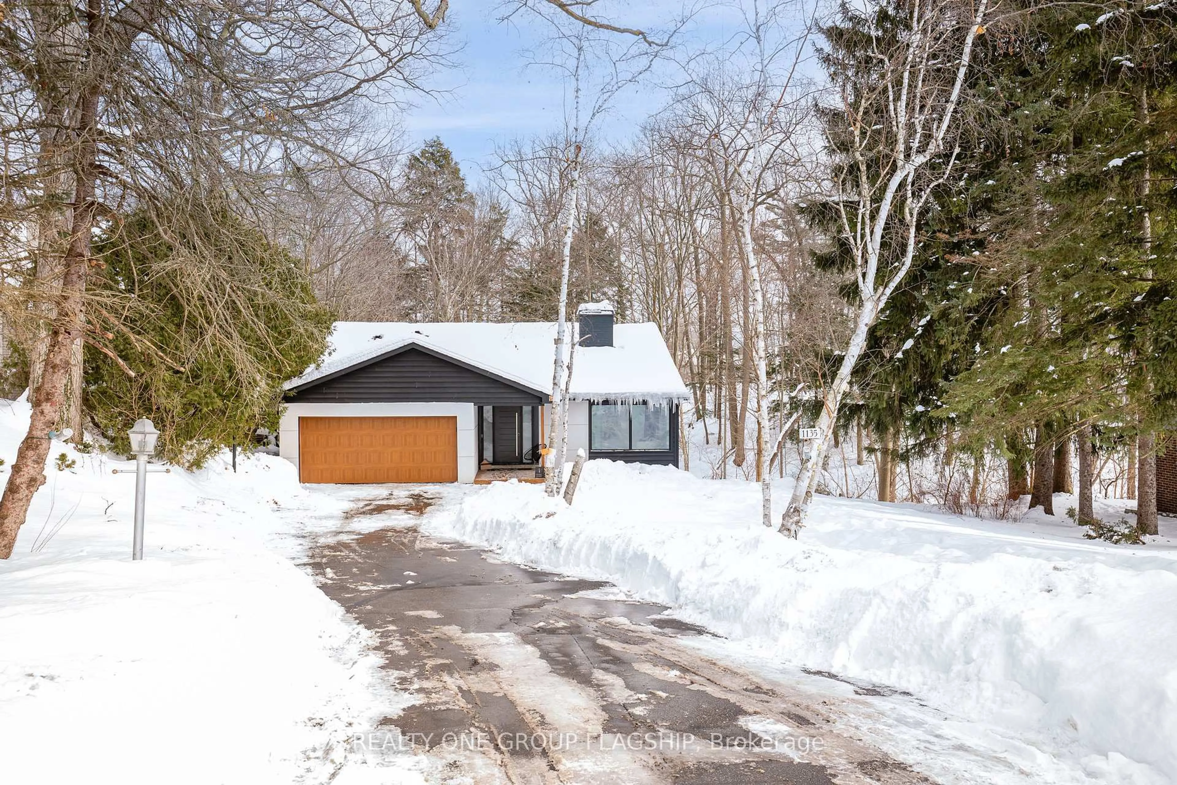 Unknown for 1135 Greenoaks Dr, Mississauga Ontario L5J 3A1