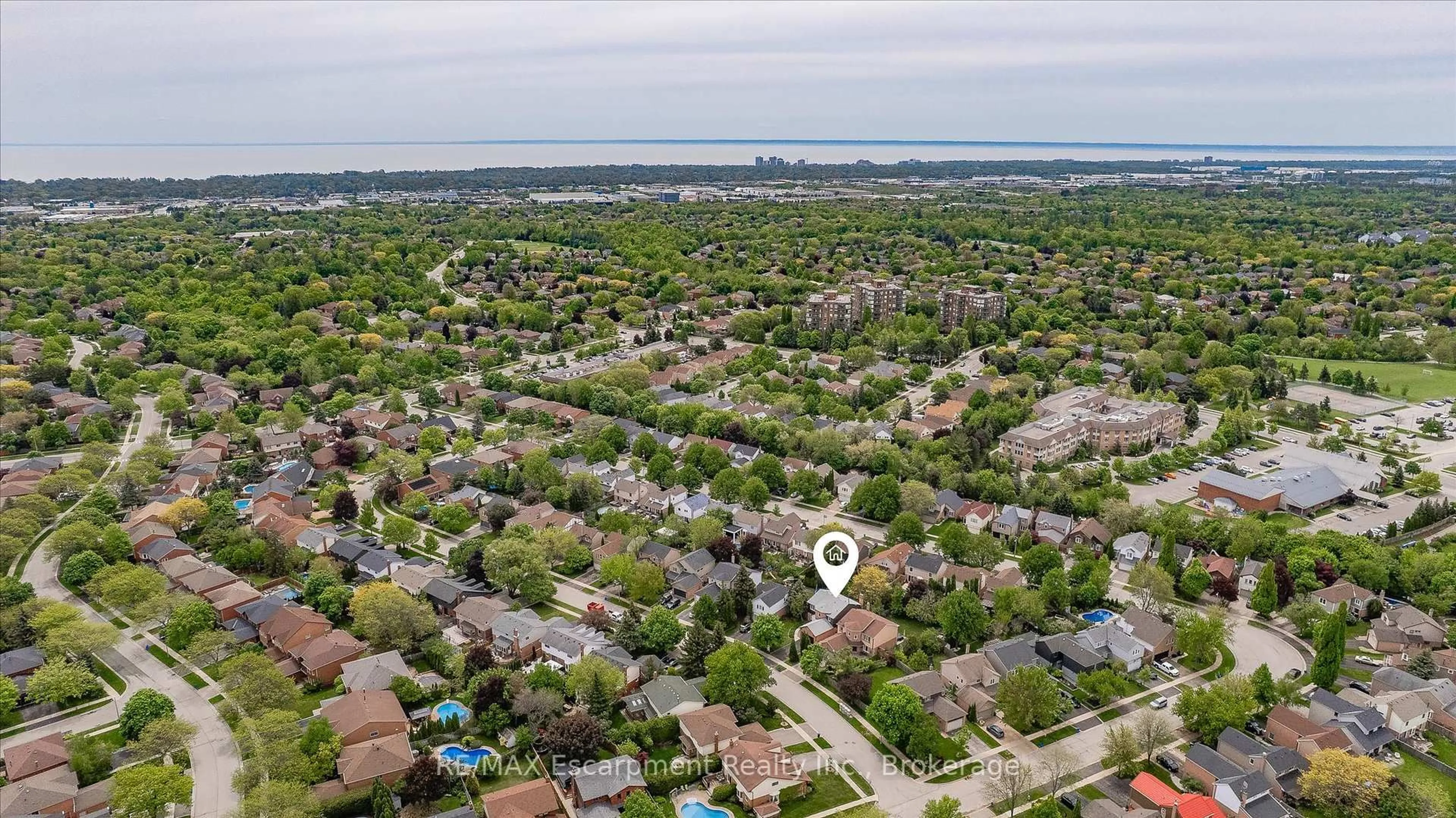 A pic from outside/outdoor area/front of a property/back of a property/a pic from drone, water/lake/river/ocean view for 1470 Thistledown Rd, Oakville Ontario L6M 1Z1