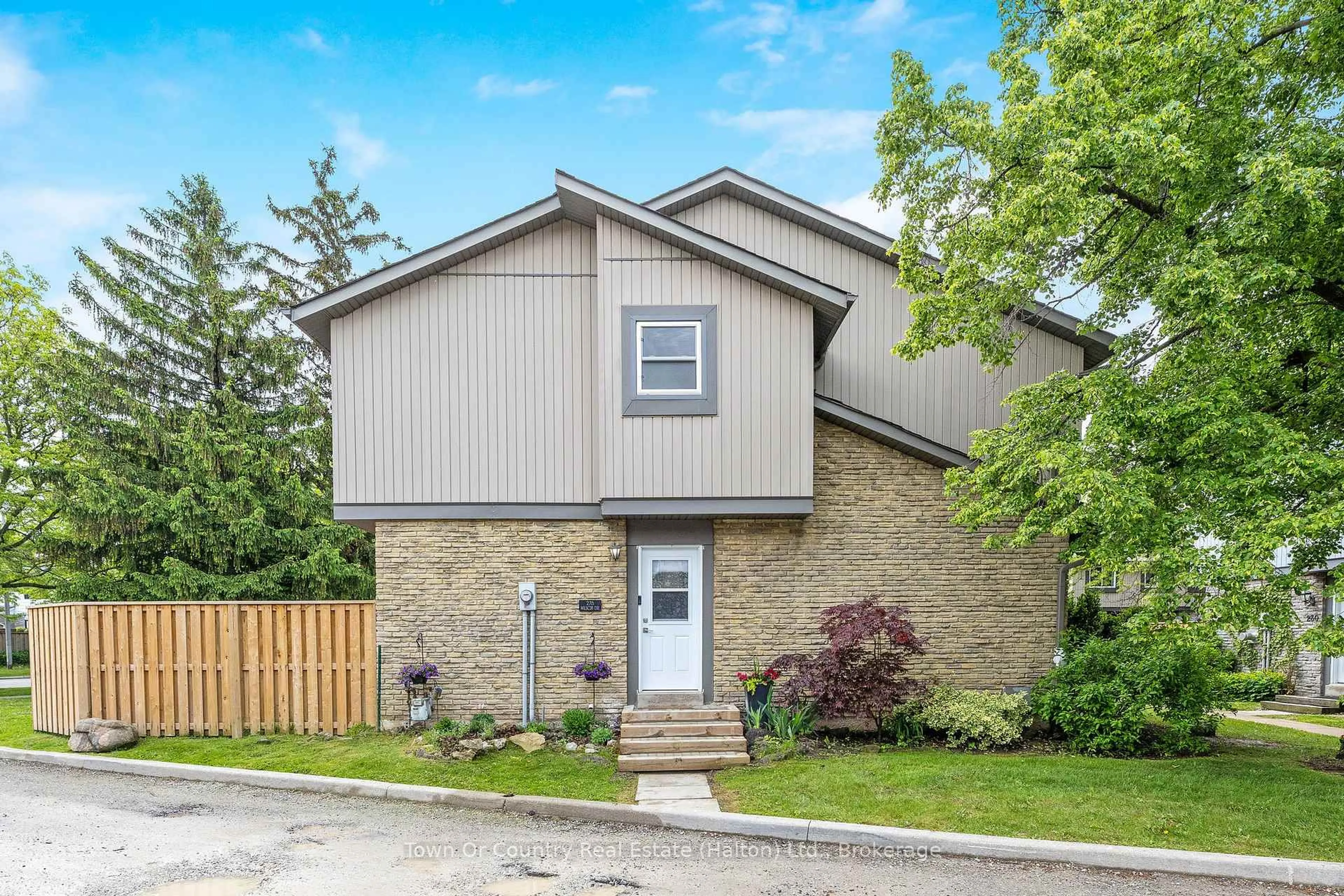 Home with vinyl exterior material, street for 278 Wilson Dr #26, Milton Ontario L9T 3K2