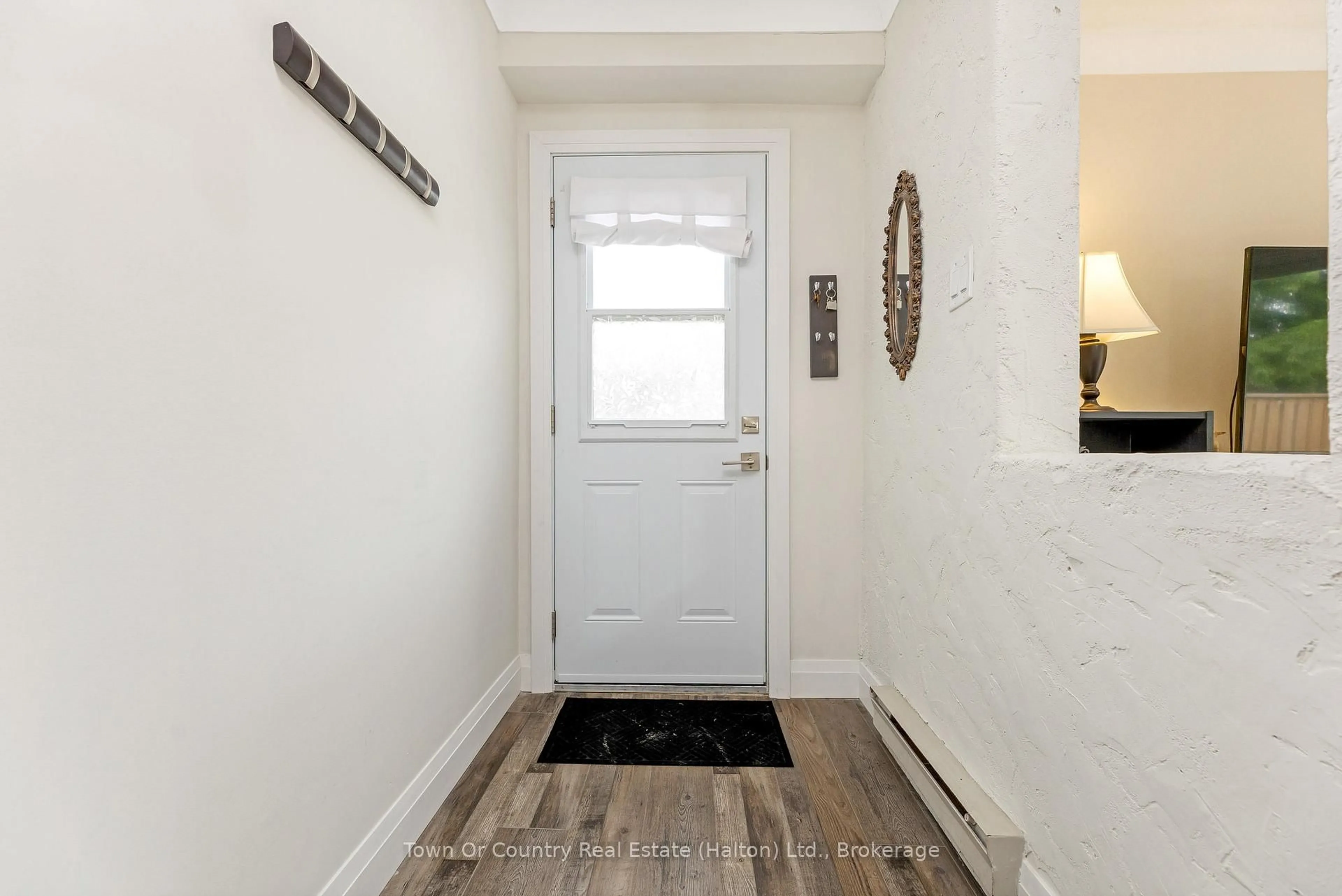 Indoor entryway for 278 Wilson Dr #26, Milton Ontario L9T 3K2