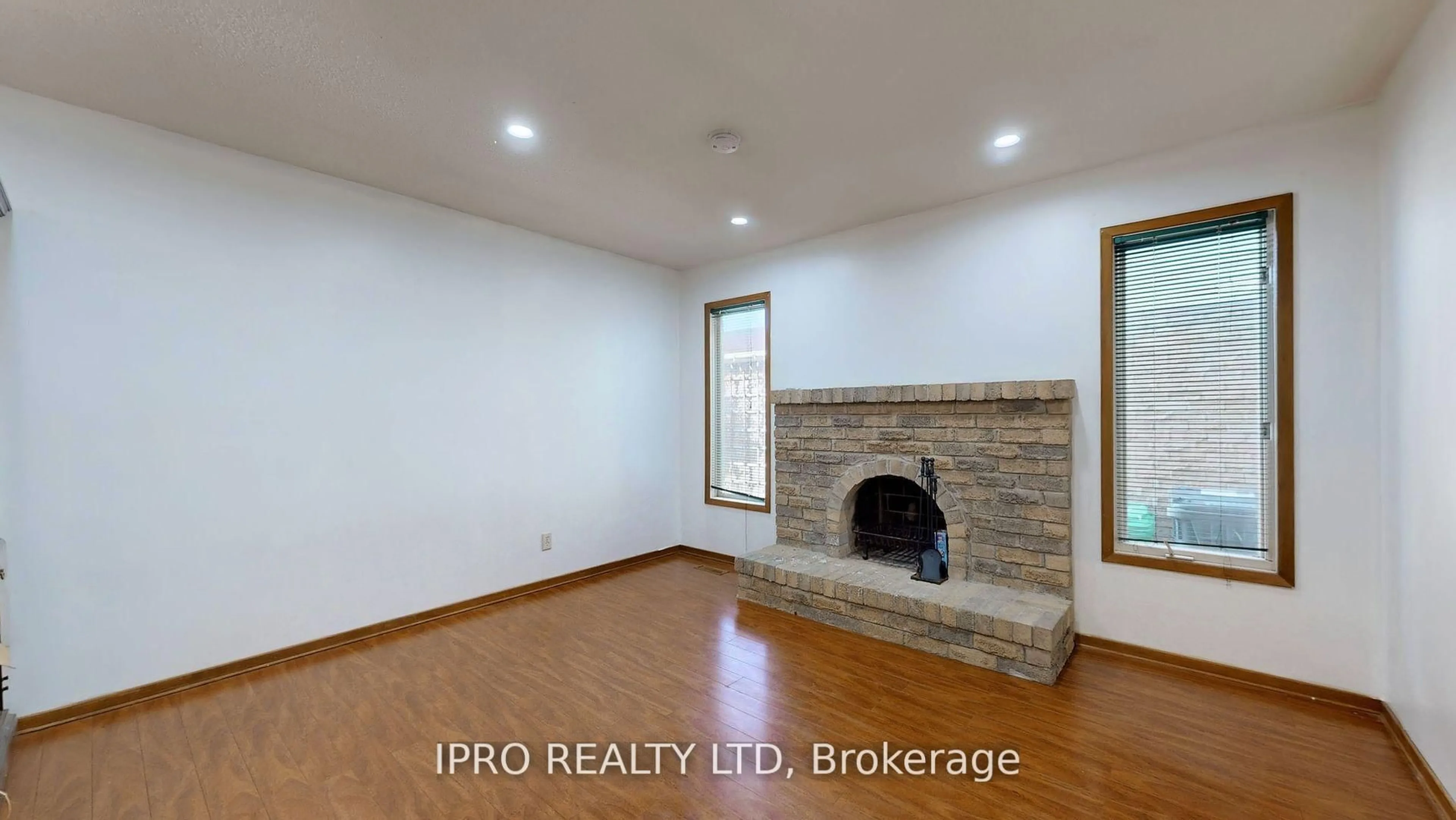Unknown for 32 Dafoe Cres, Brampton Ontario L6Y 2L2