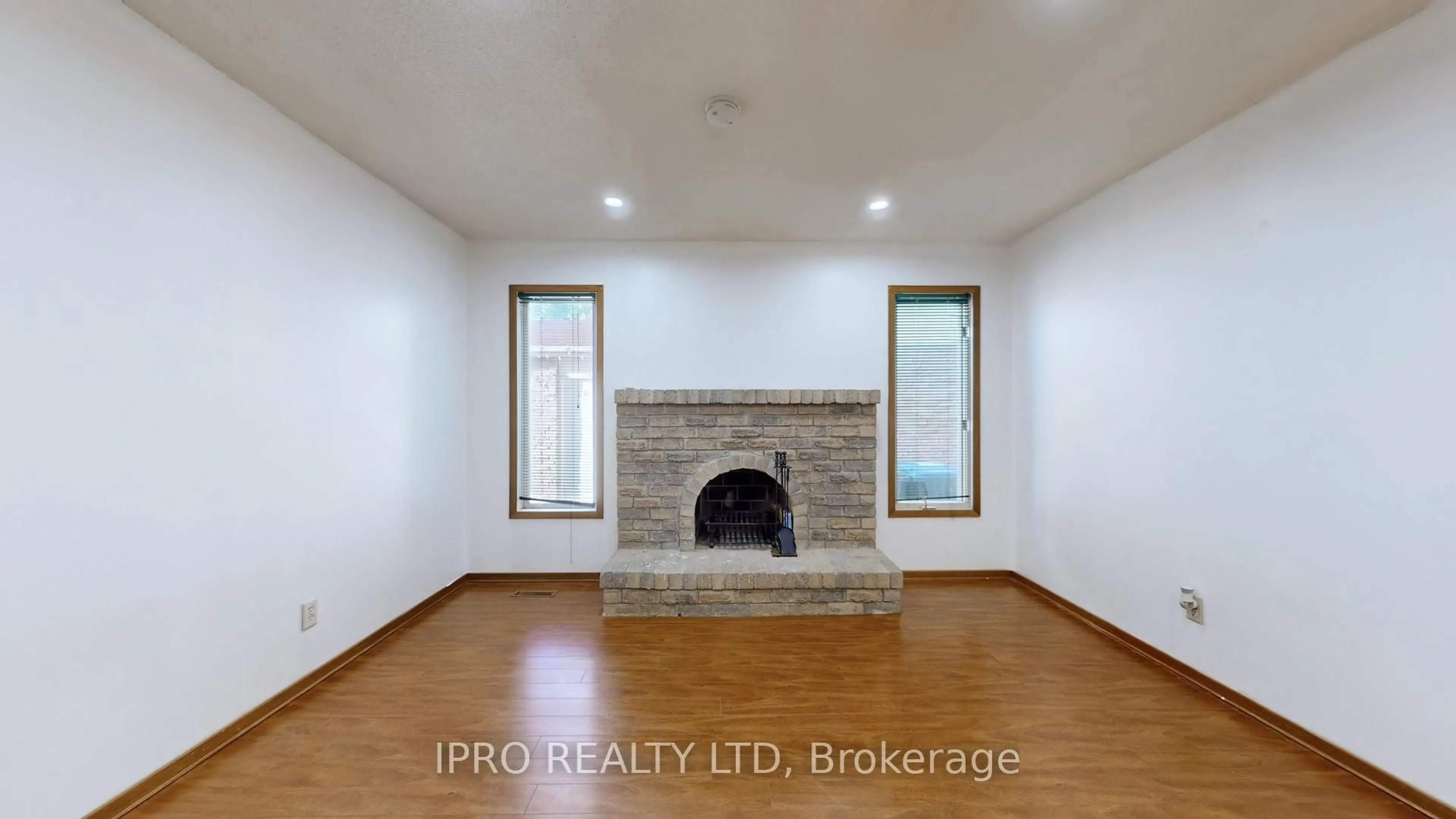 Unknown for 32 Dafoe Cres, Brampton Ontario L6Y 2L2