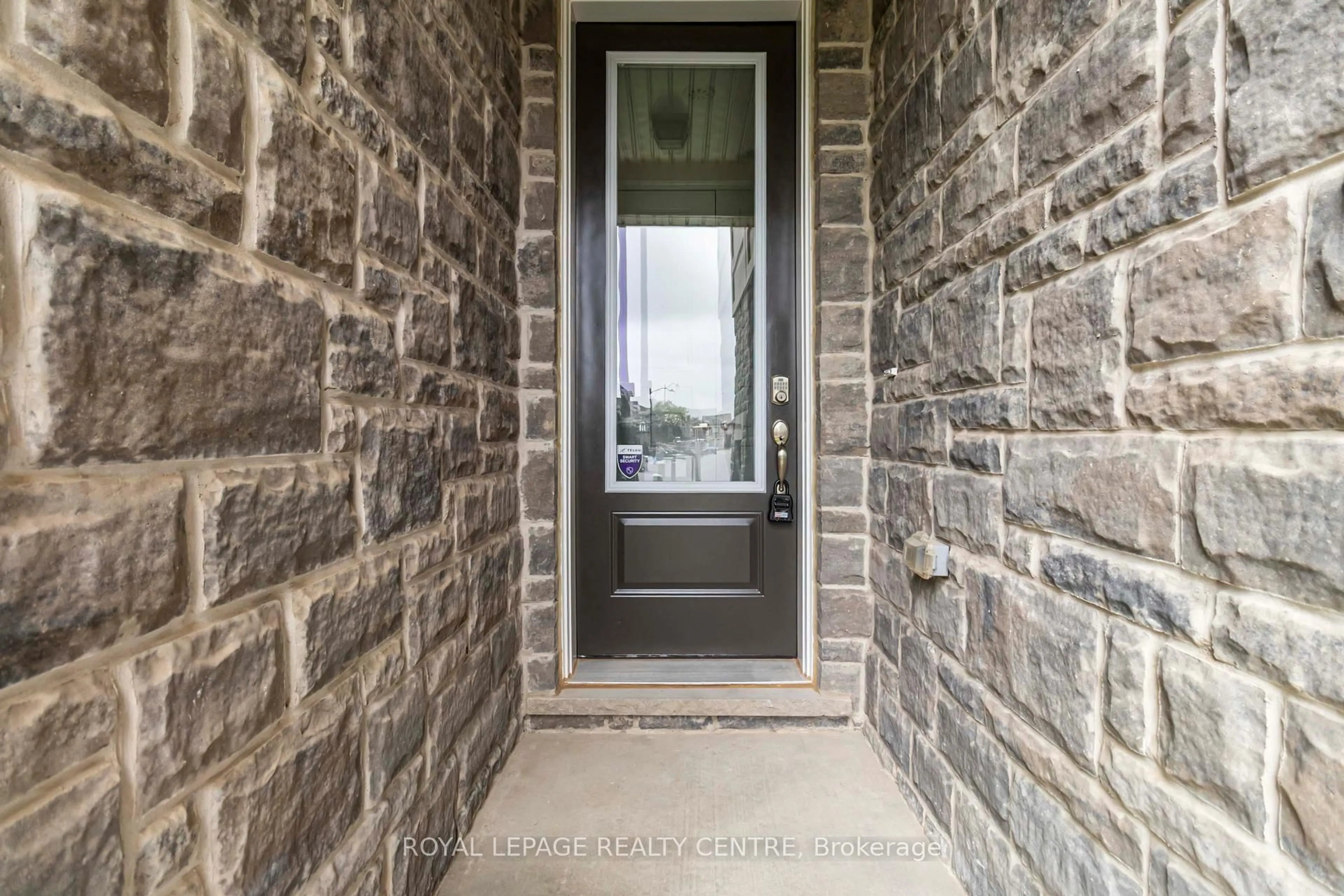 Indoor entryway for 1246 Havelock Gdns, Milton Ontario L9E 1Y1