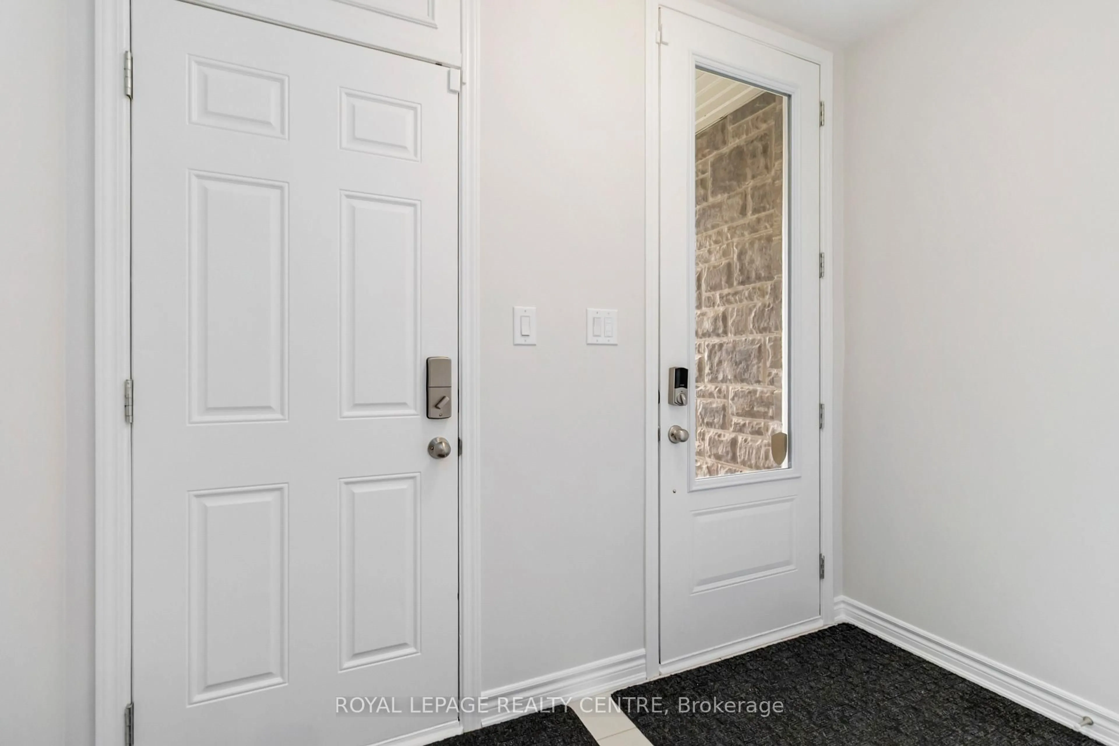 Indoor entryway for 1246 Havelock Gdns, Milton Ontario L9E 1Y1