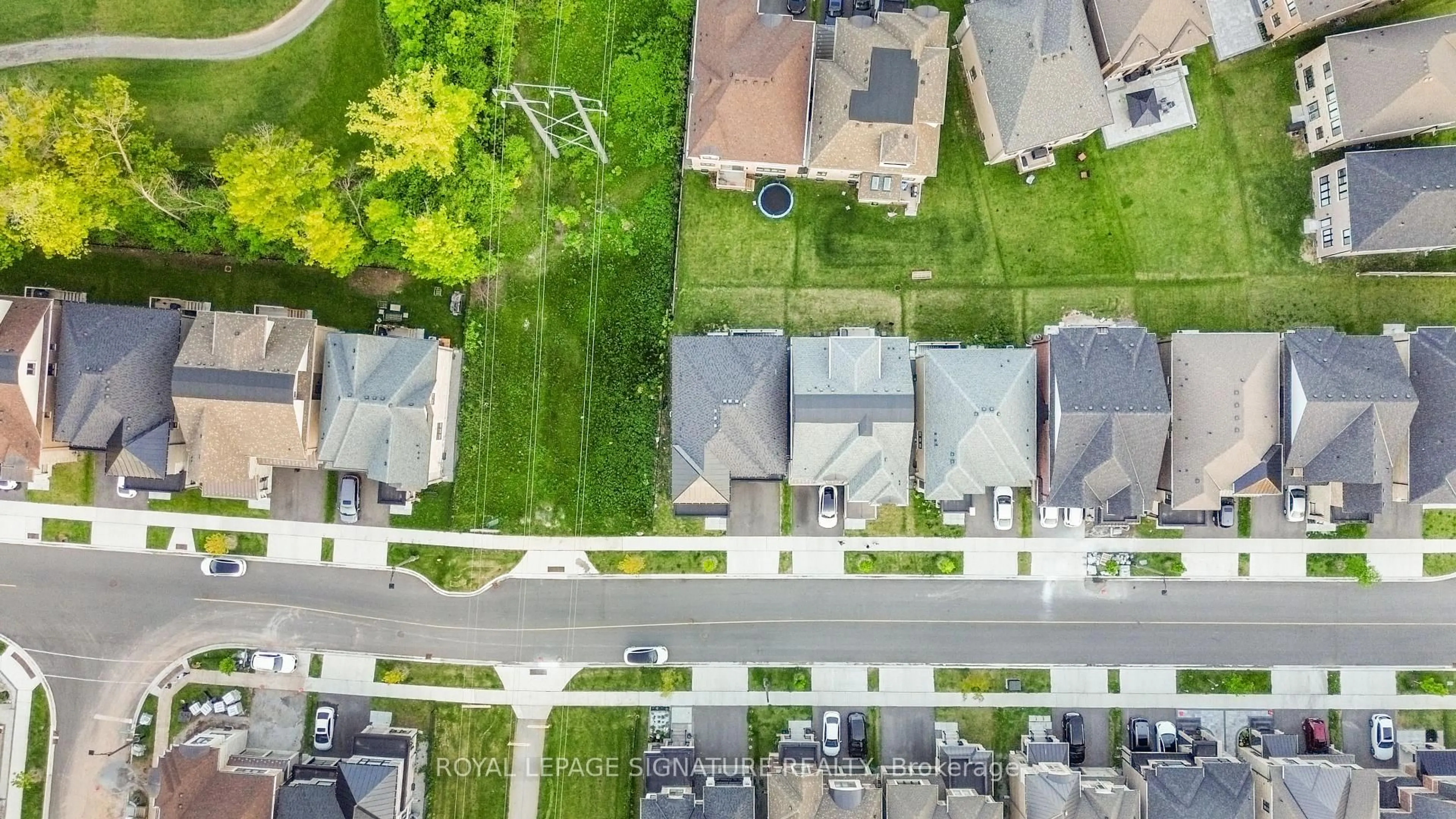 A pic from outside/outdoor area/front of a property/back of a property/a pic from drone, street for 2406 Charles Cornwall Ave, Oakville Ontario L6M 5M4