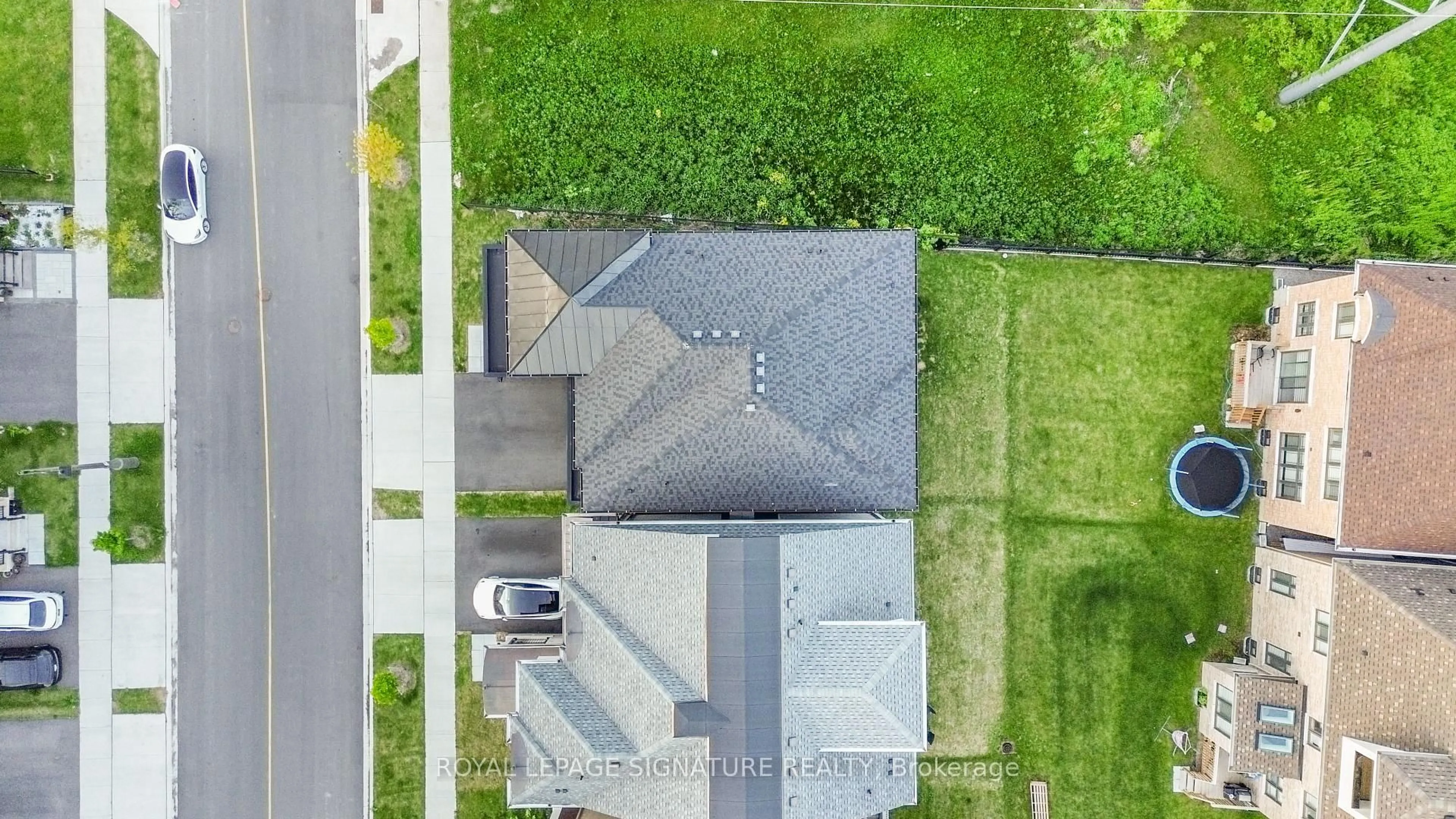 A pic from outside/outdoor area/front of a property/back of a property/a pic from drone, street for 2406 Charles Cornwall Ave, Oakville Ontario L6M 5M4