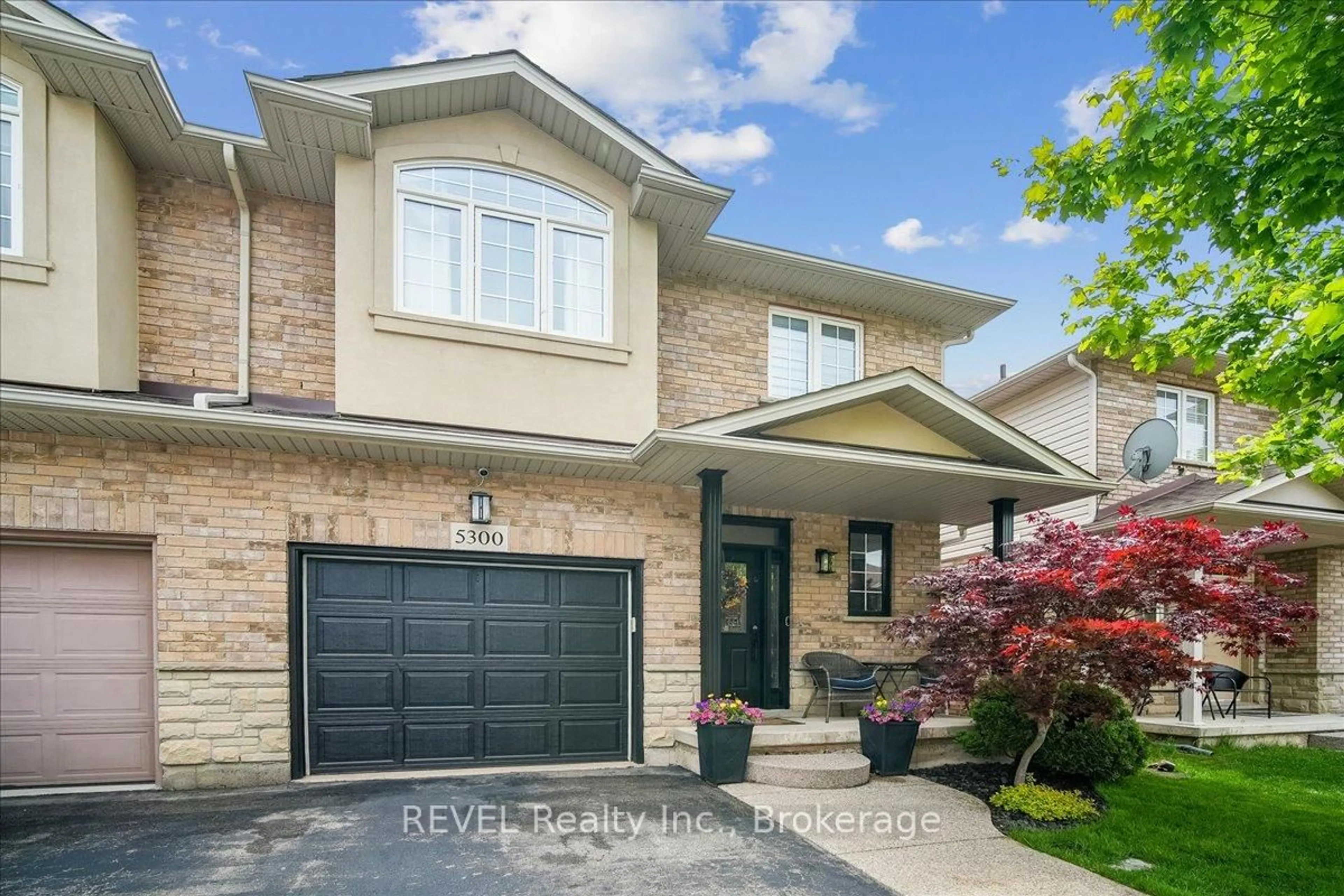 Home with brick exterior material, street for 5300 Picketts Way, Burlington Ontario L7L 7J6