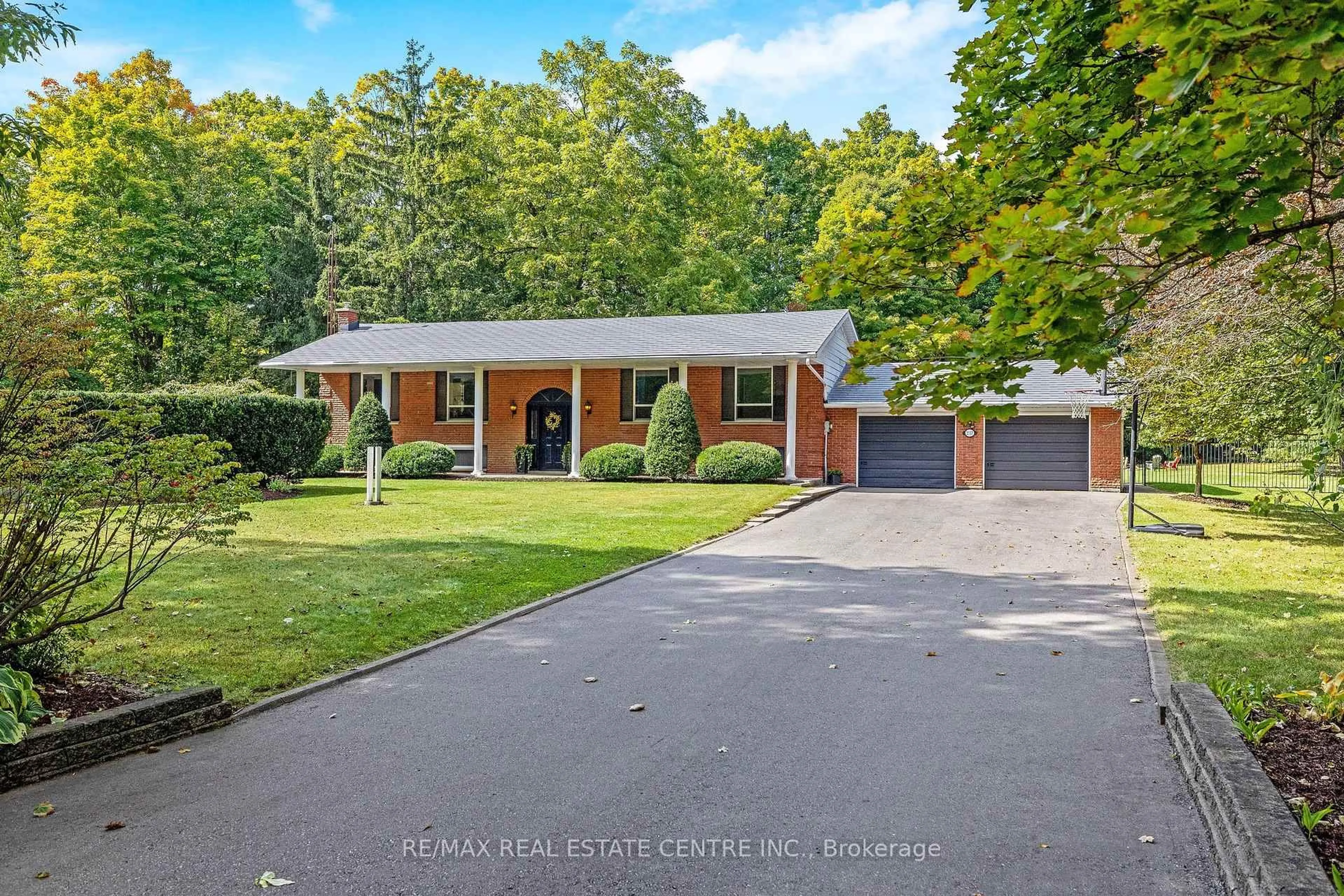 A pic from outside/outdoor area/front of a property/back of a property/a pic from drone, street for 2157 8 Side Road N/A, Burlington Ontario L7P 0M4