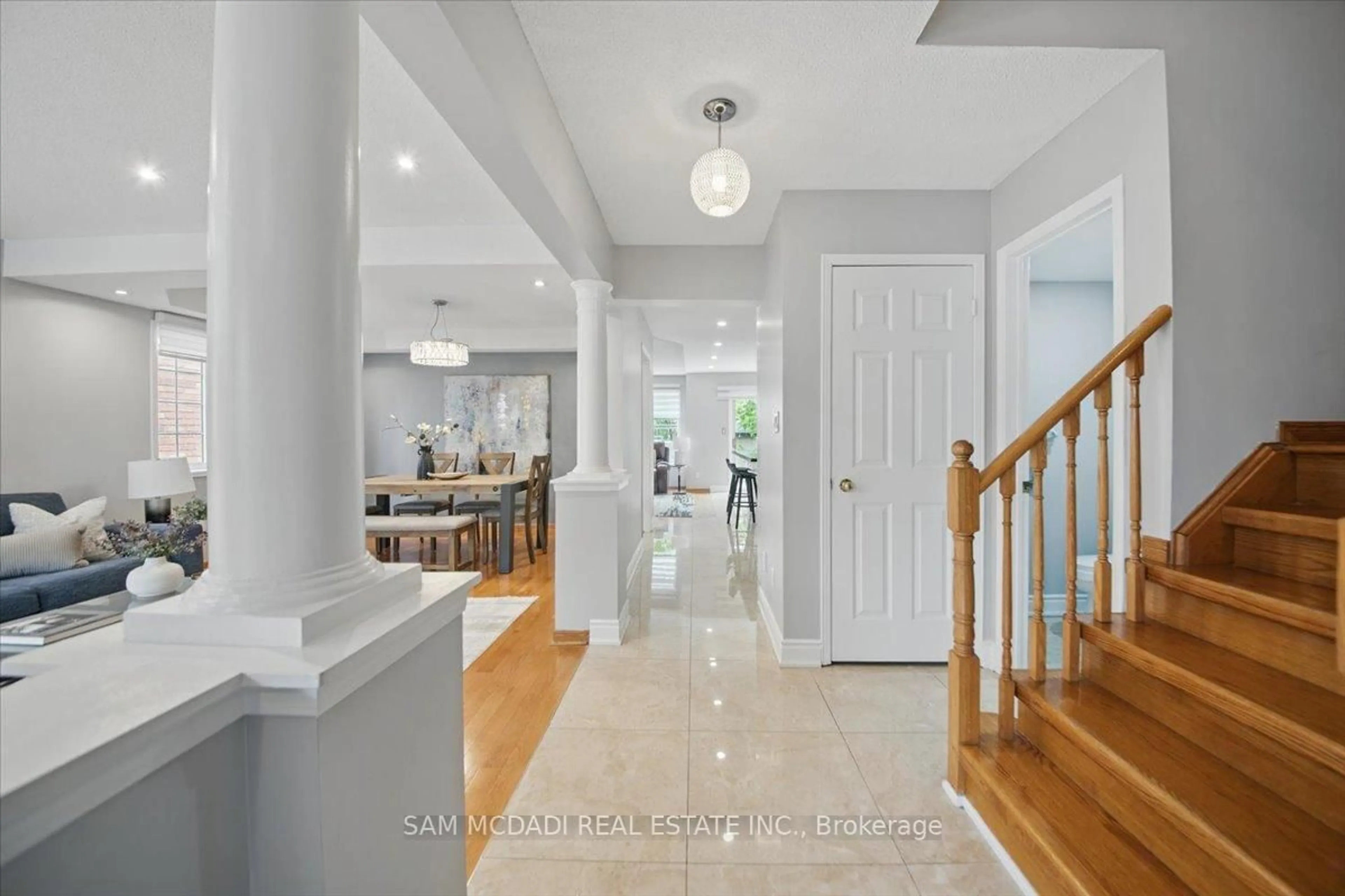 Indoor entryway for 3344 Laburnum Cres, Mississauga Ontario L5N 7M2