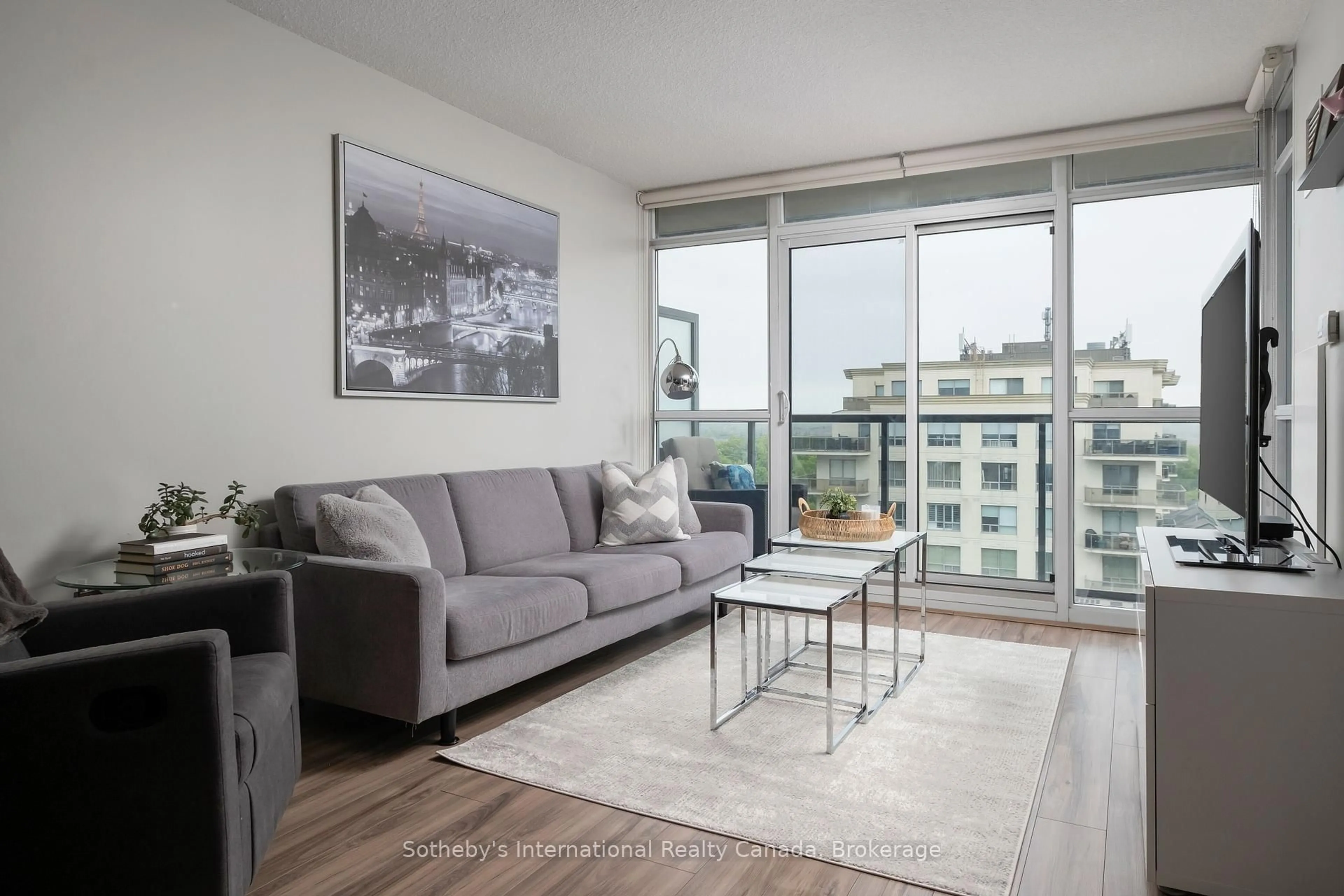 Living room with furniture, unknown for 1940 Ironstone Dr #1101, Burlington Ontario L7L 0E4