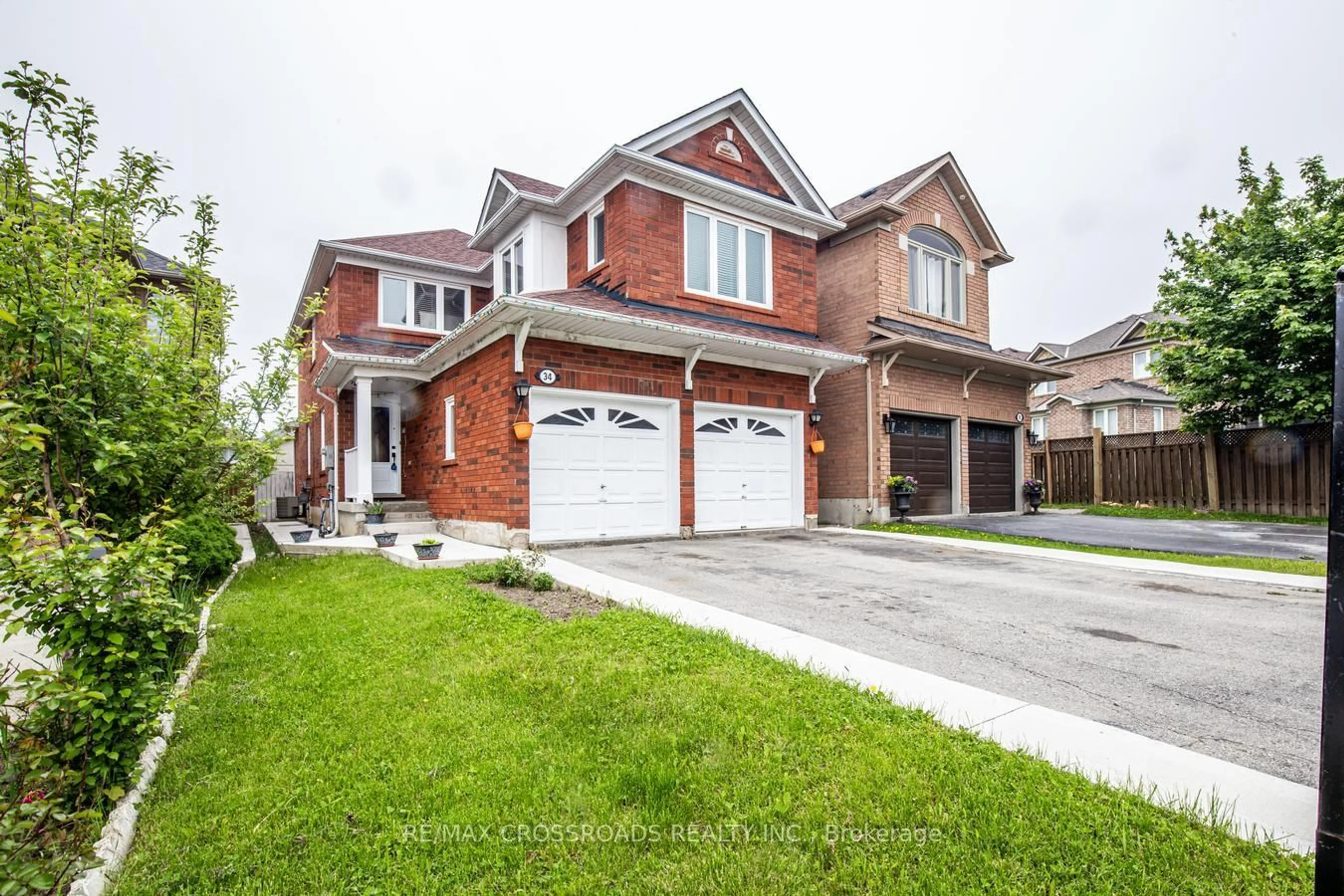 Home with brick exterior material, street for 34 Narrow Valley Cres, Brampton Ontario L6R 2M6