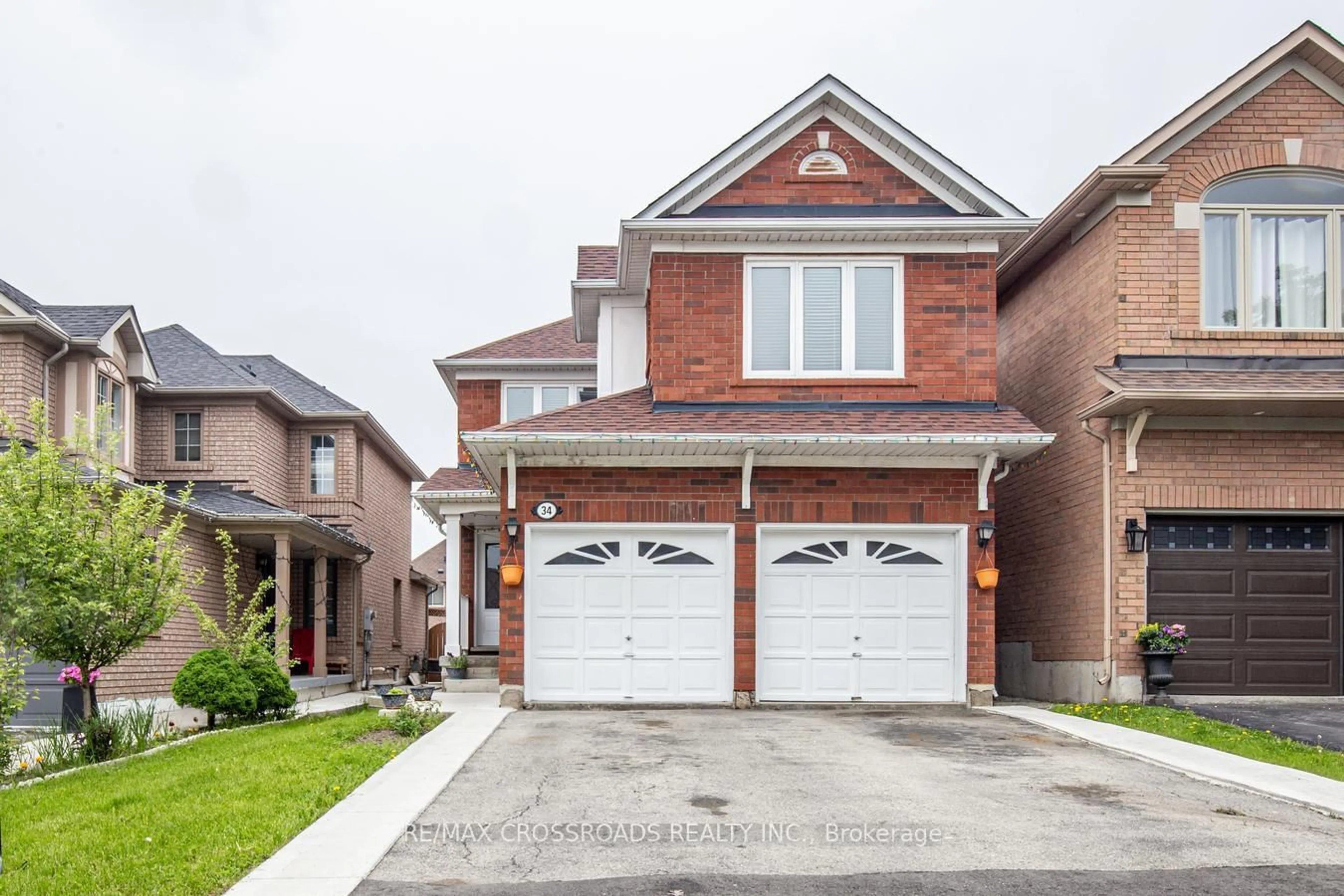 Home with brick exterior material, street for 34 Narrow Valley Cres, Brampton Ontario L6R 2M6