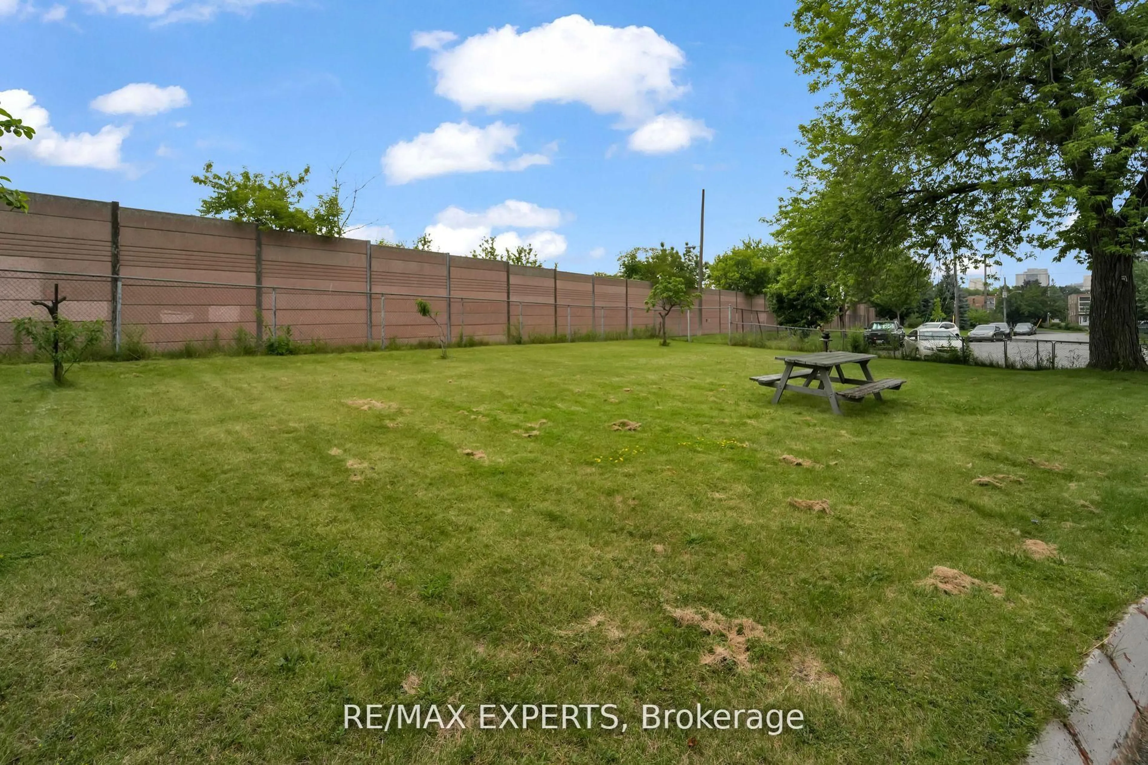 A pic from outside/outdoor area/front of a property/back of a property/a pic from drone, street for 44 Elway Crt, Toronto Ontario M6B 2N8