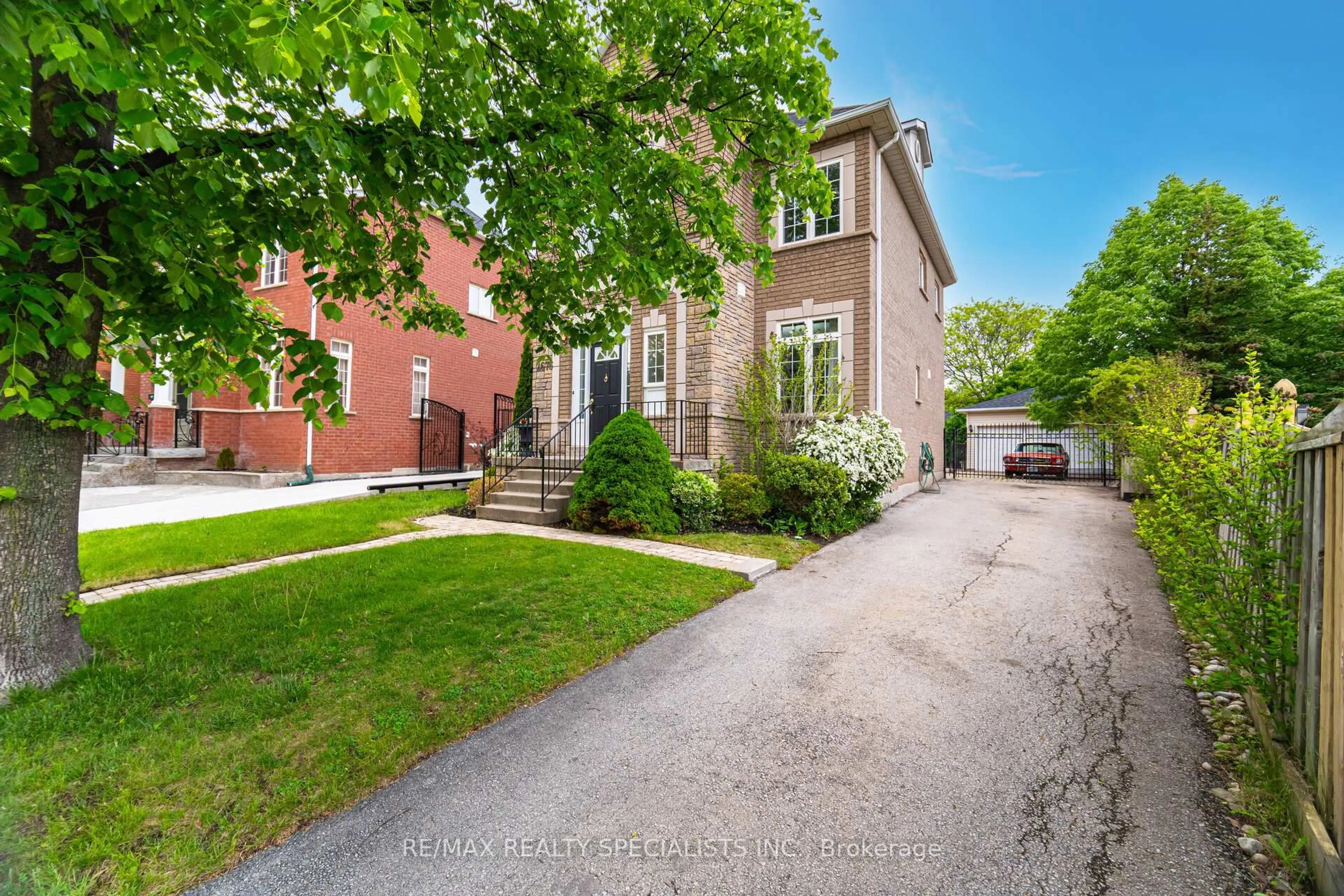 Home with brick exterior material, street for 2676 Castle Hill Cres, Oakville Ontario L6H 6J1