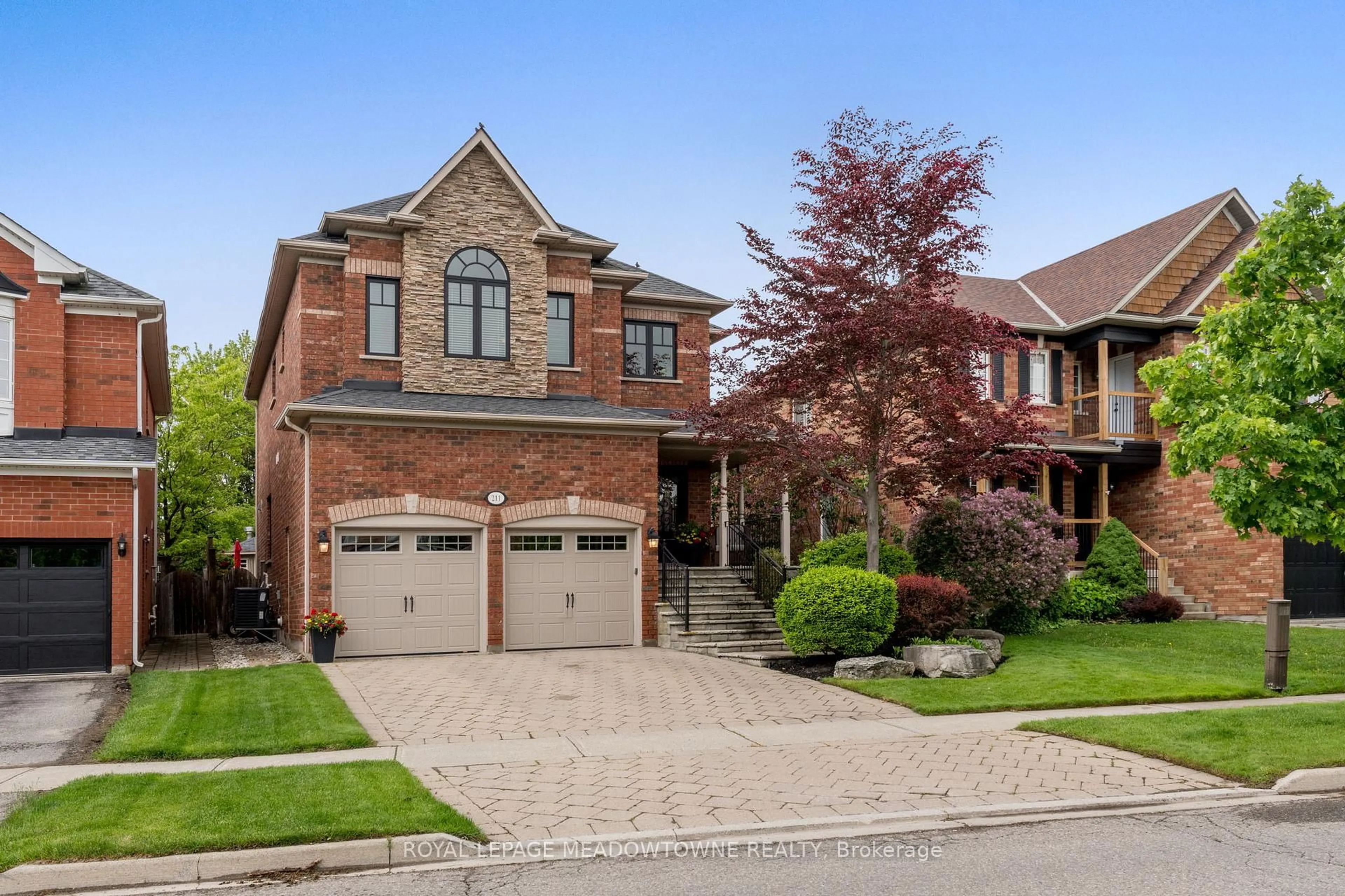 Home with brick exterior material, street for 211 Eaton St, Halton Hills Ontario L7G 5Y2