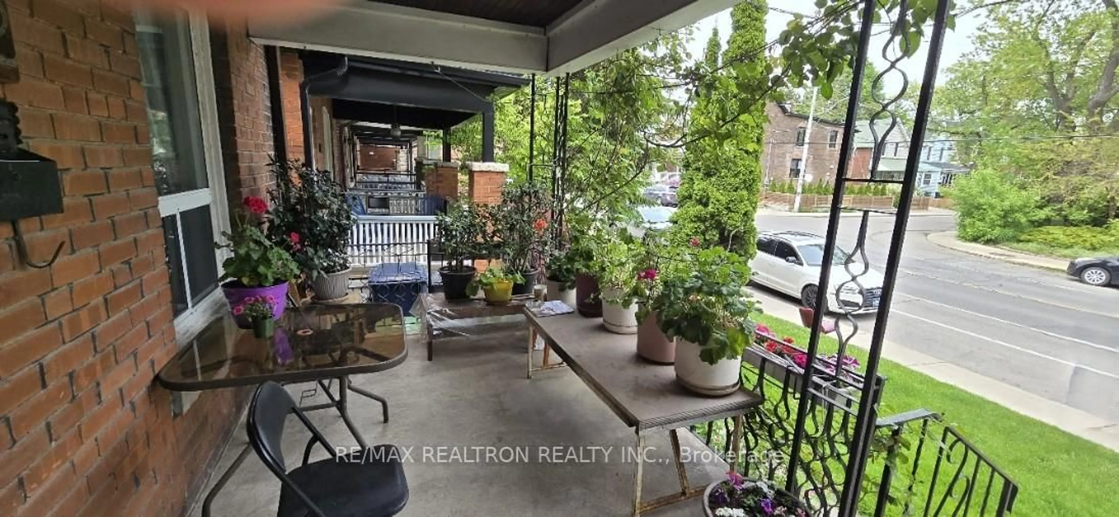 Patio, street for 582 Runnymede Rd, Toronto Ontario M6S 2Z7