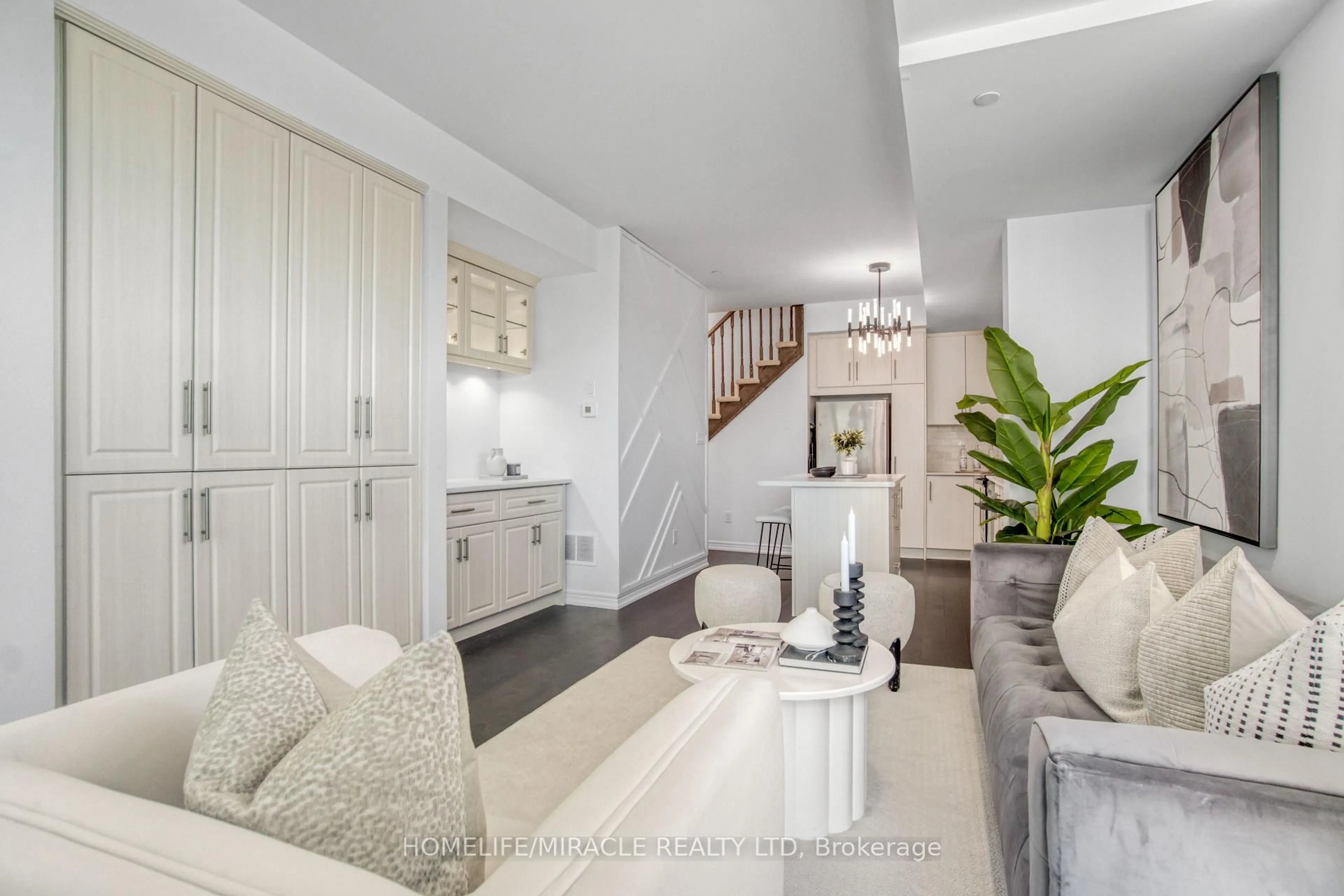 Indoor entryway for 2199 Lillykin St #17, Oakville Ontario L6H 0X6