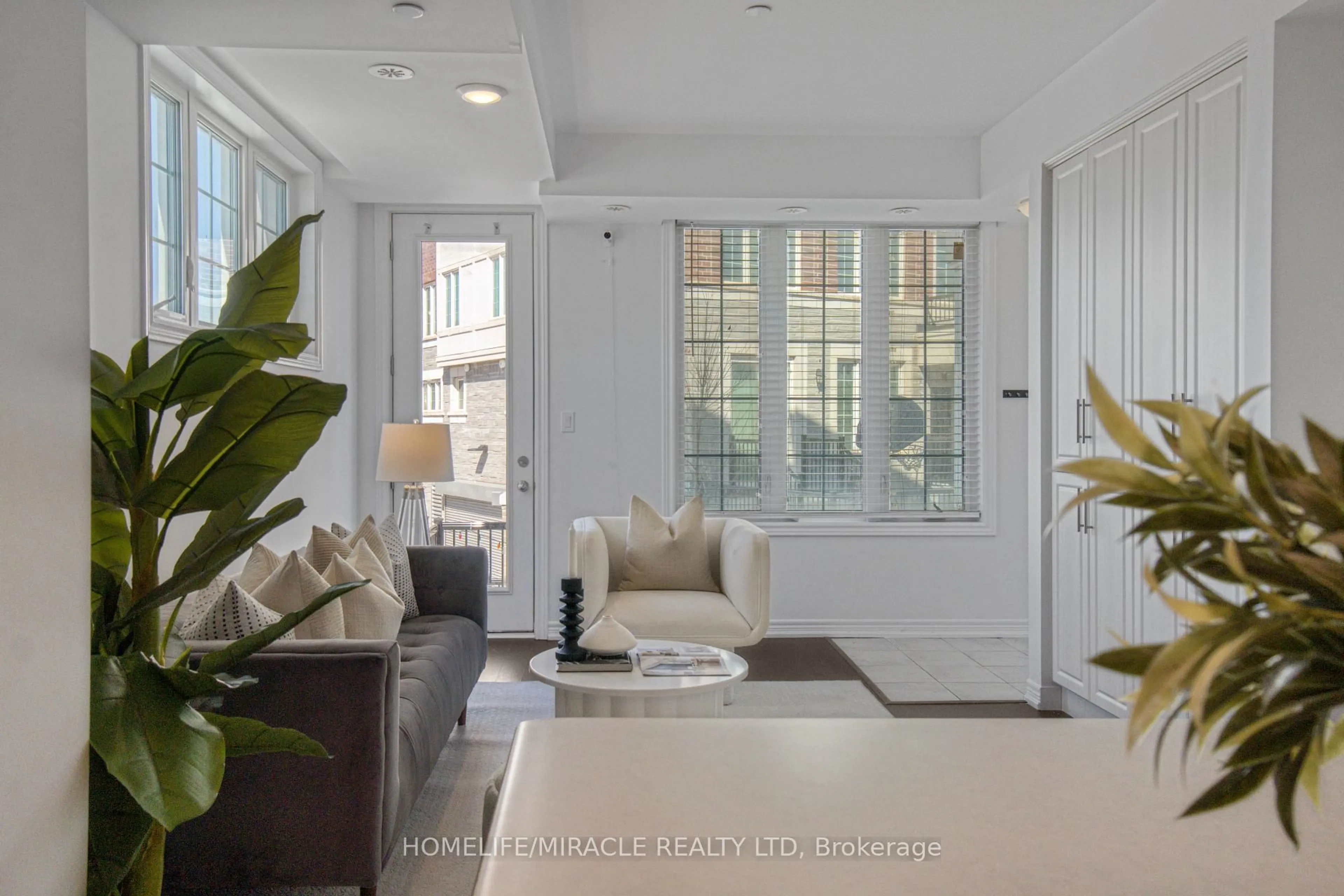 Indoor entryway for 2199 Lillykin St #17, Oakville Ontario L6H 0X6