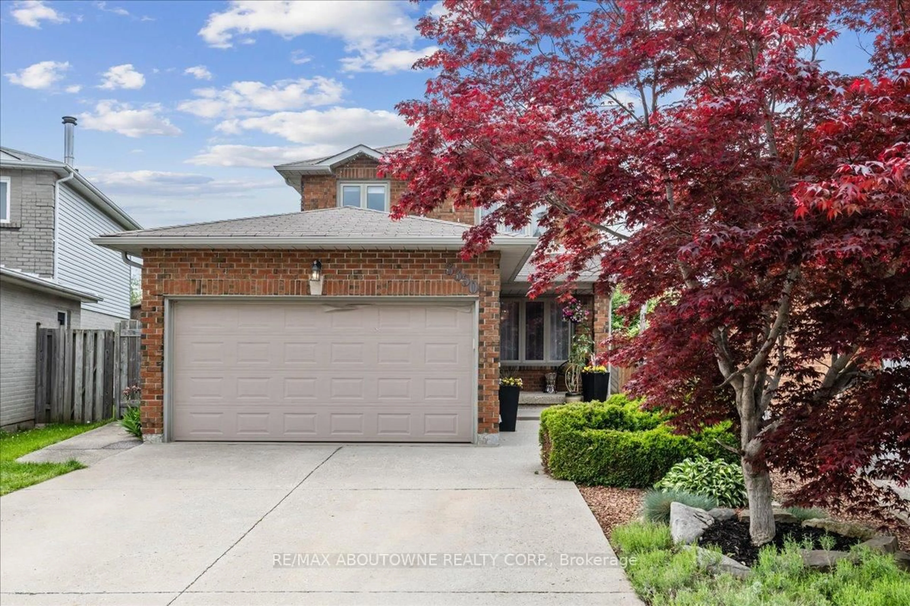 Home with brick exterior material, street for 3350 Columbine Cres, Mississauga Ontario L5N 6A8