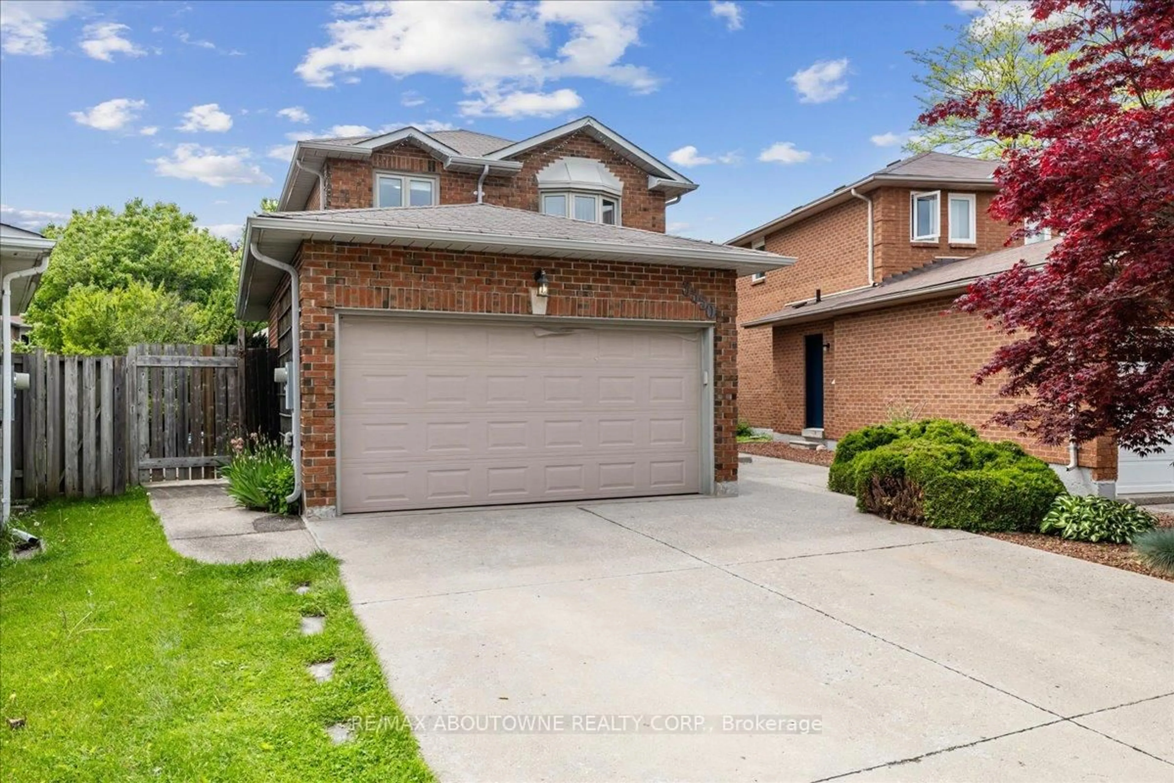 Home with brick exterior material, street for 3350 Columbine Cres, Mississauga Ontario L5N 6A8