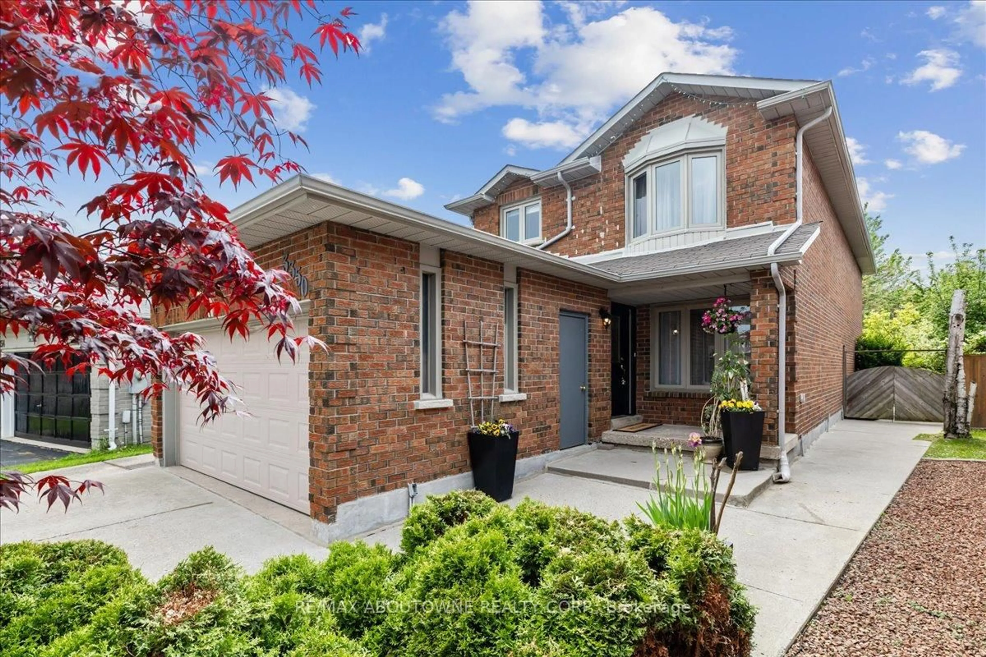 Home with brick exterior material, street for 3350 Columbine Cres, Mississauga Ontario L5N 6A8
