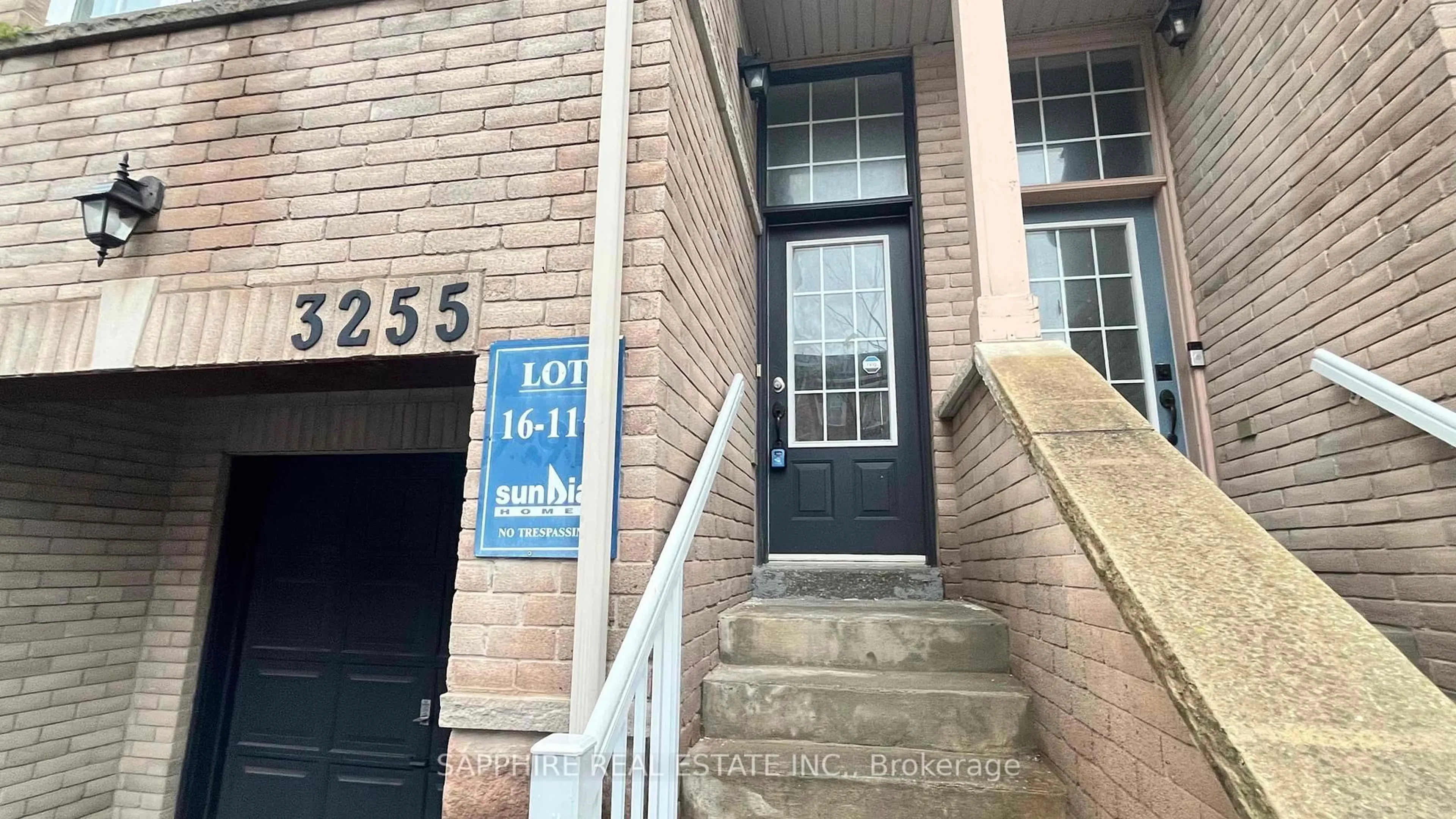 Unknown for 3255 Redpath Circ, Mississauga Ontario L5N 8R3