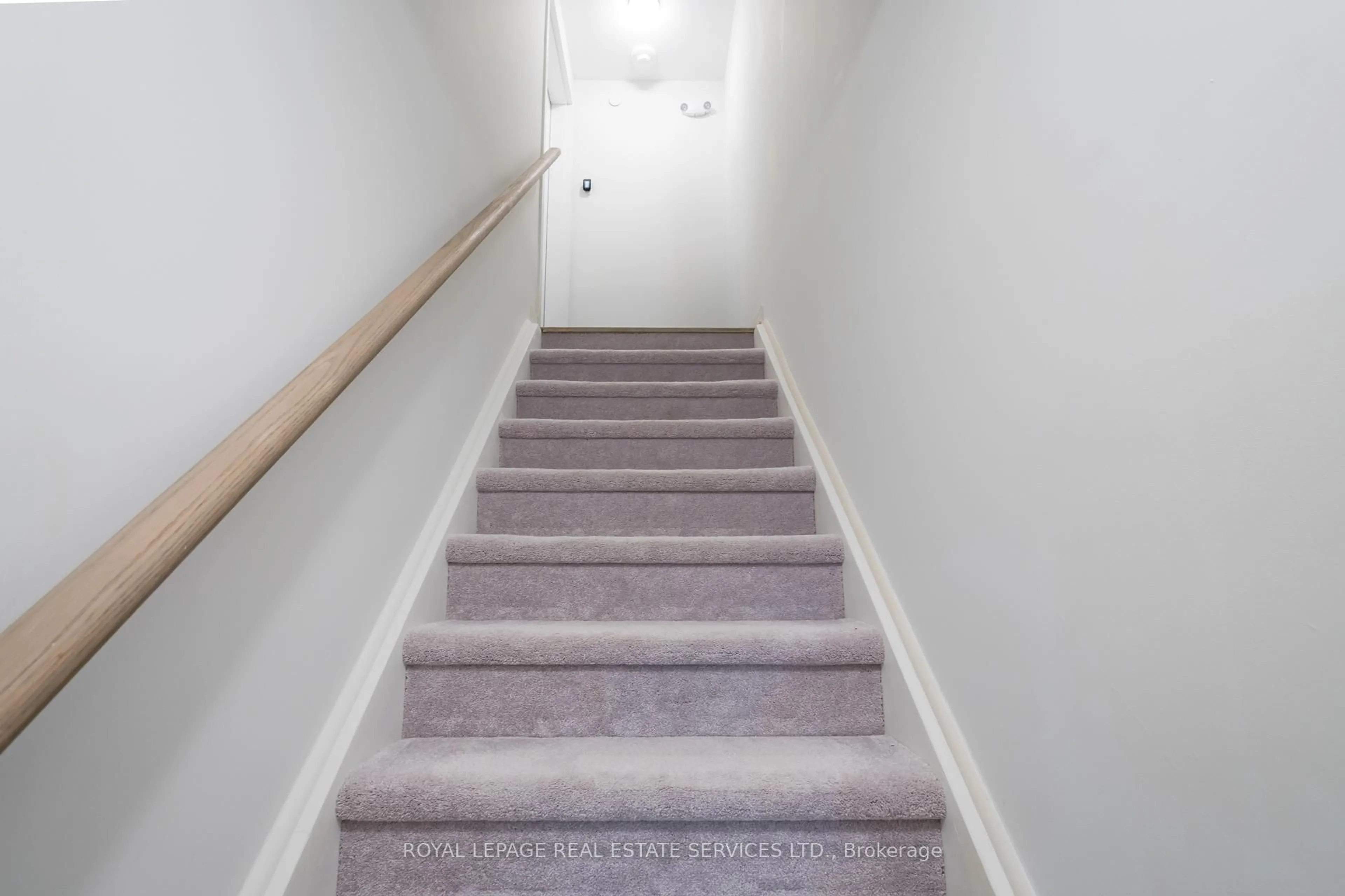 Stairs for 3415 RIDGEWAY Dr #13, Mississauga Ontario L5L 0B4