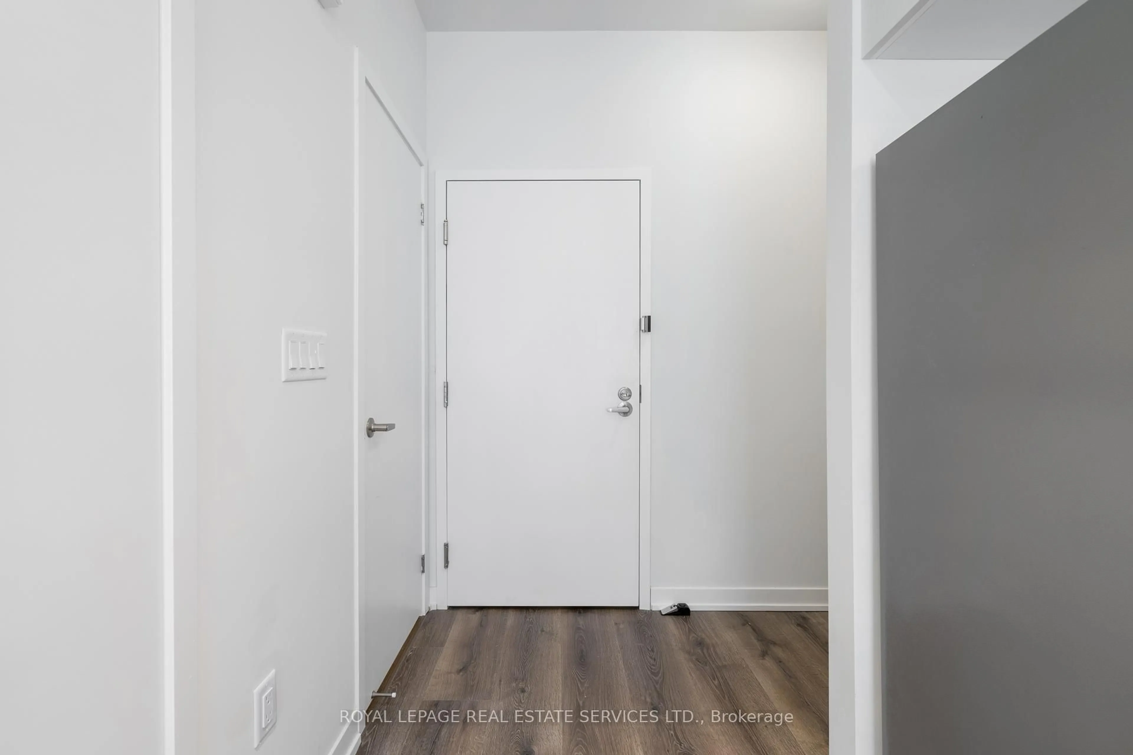 Indoor entryway for 3415 RIDGEWAY Dr #13, Mississauga Ontario L5L 0B4