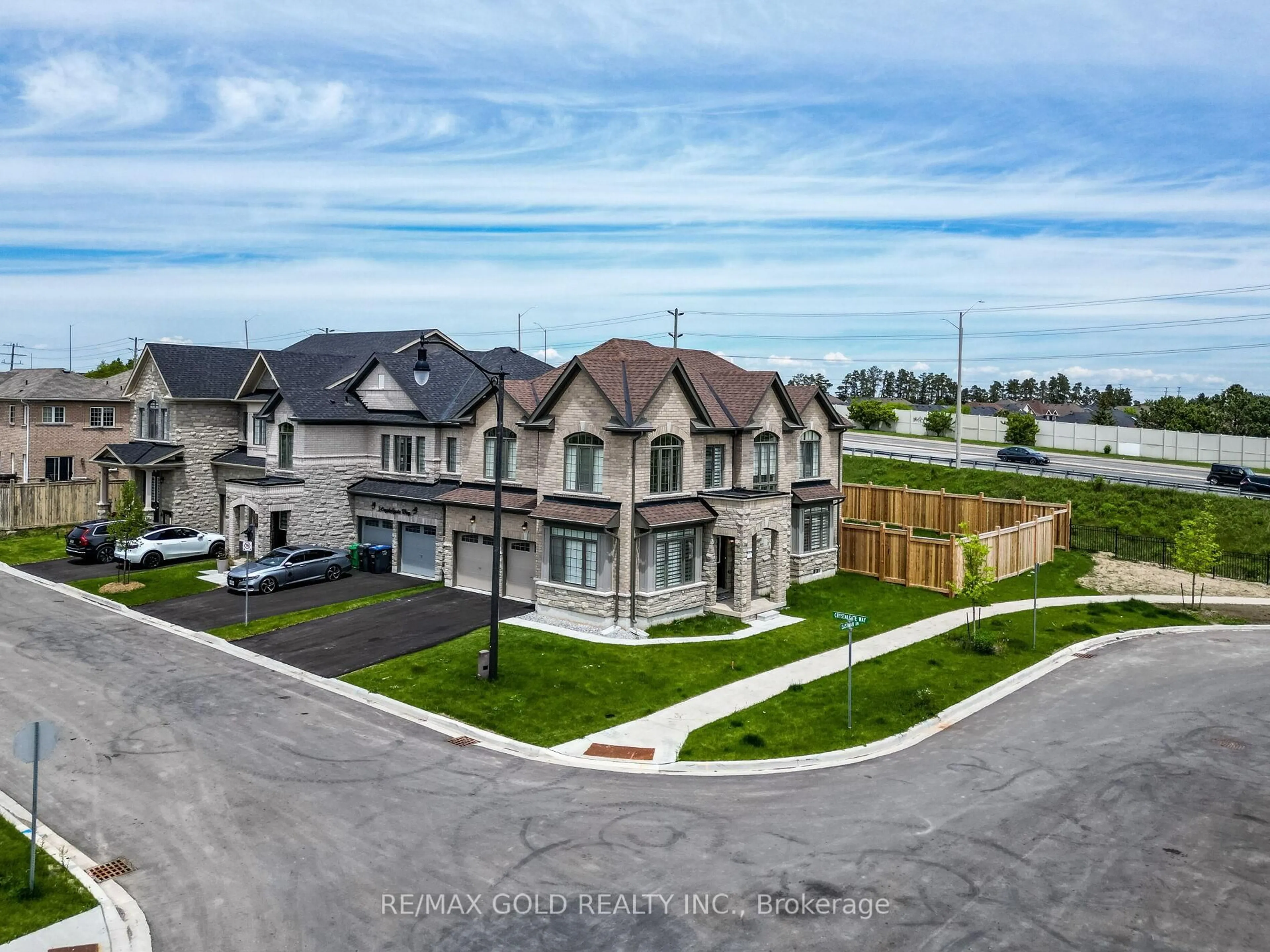 A pic from outside/outdoor area/front of a property/back of a property/a pic from drone, mountain view for 73 Eastman Dr, Brampton Ontario L6X 5S5