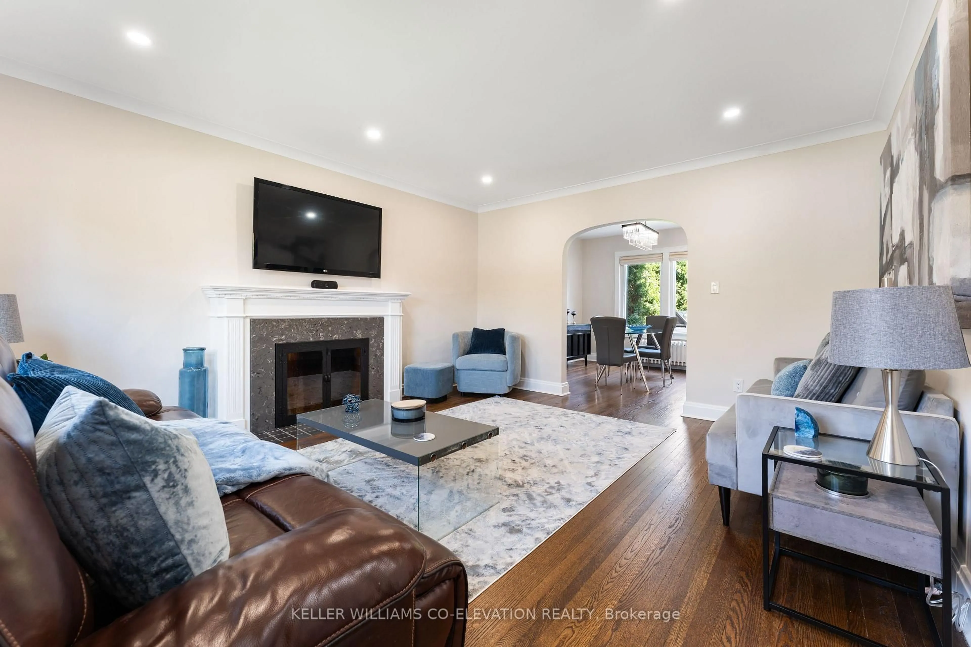 Living room with furniture, unknown for 23 Humbervale Blvd, Toronto Ontario M8Y 3P3