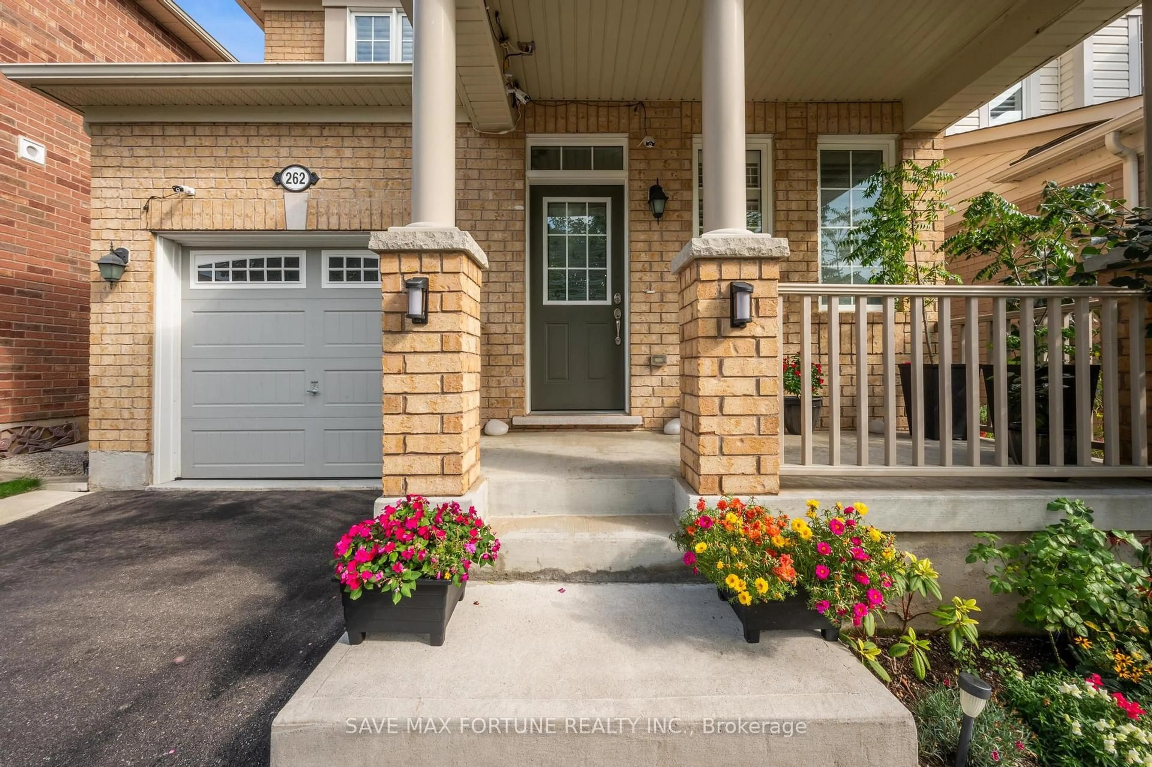 Indoor entryway for 262 Cedric Terr, Milton Ontario L9T 8P1