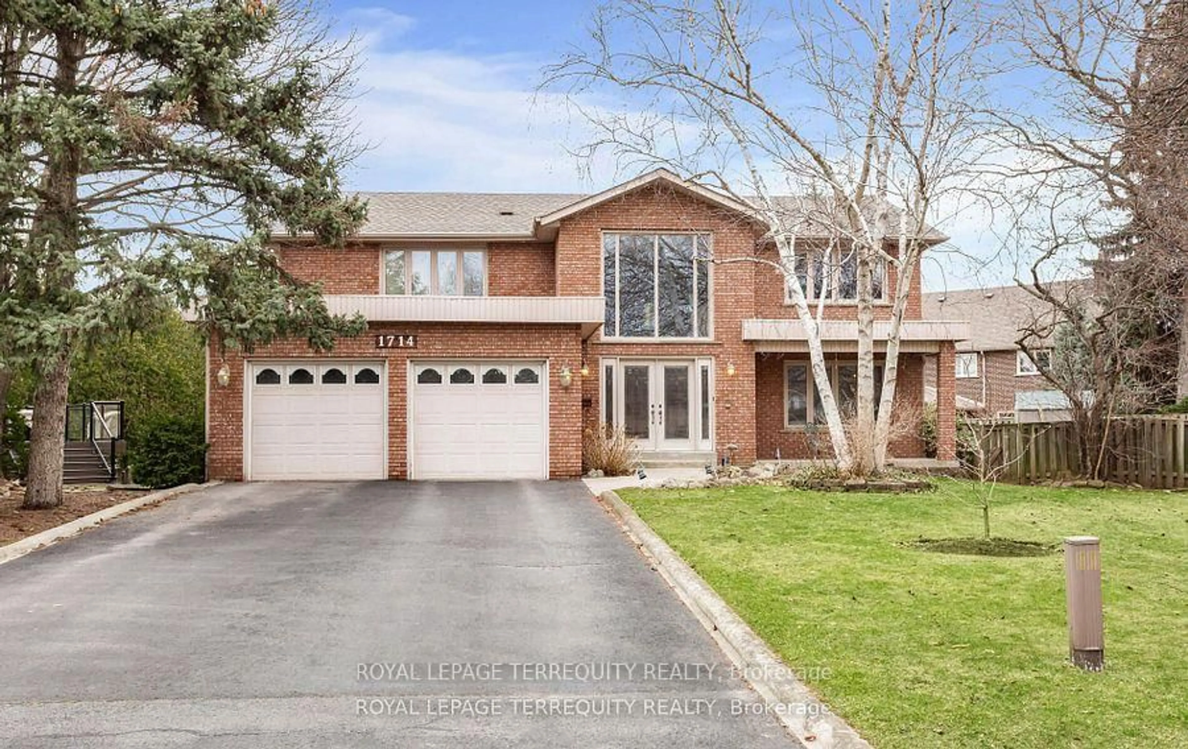 Home with brick exterior material, street for 1714 Globe Crt, Mississauga Ontario L5L 3G5