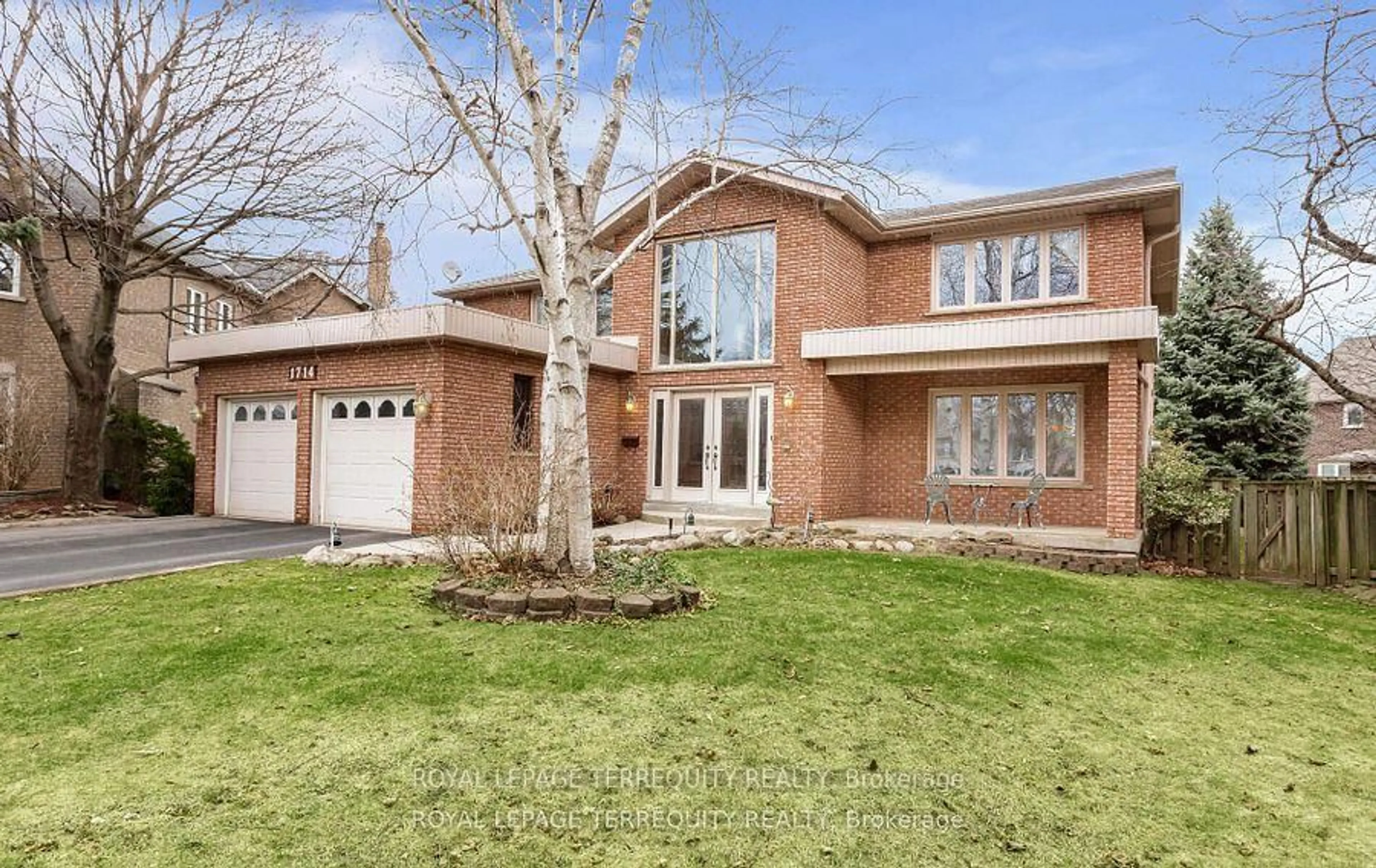 Home with brick exterior material, street for 1714 Globe Crt, Mississauga Ontario L5L 3G5