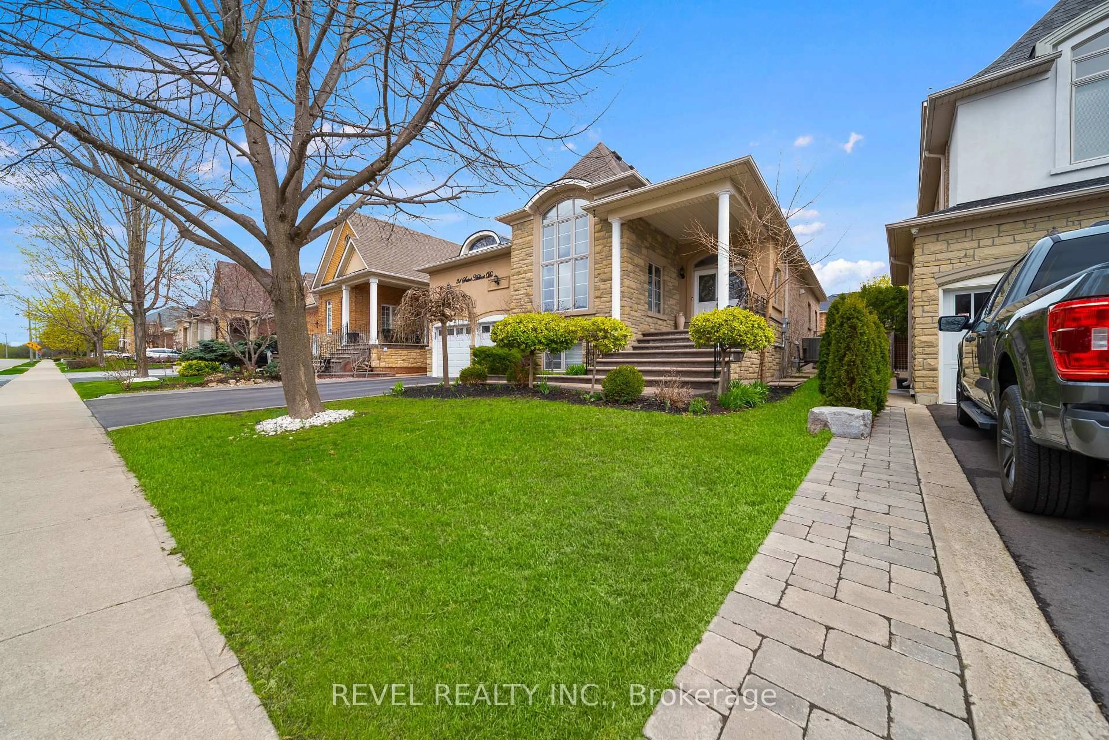 Unknown for 31 Saint Hubert Dr, Brampton Ontario L6P 1W1
