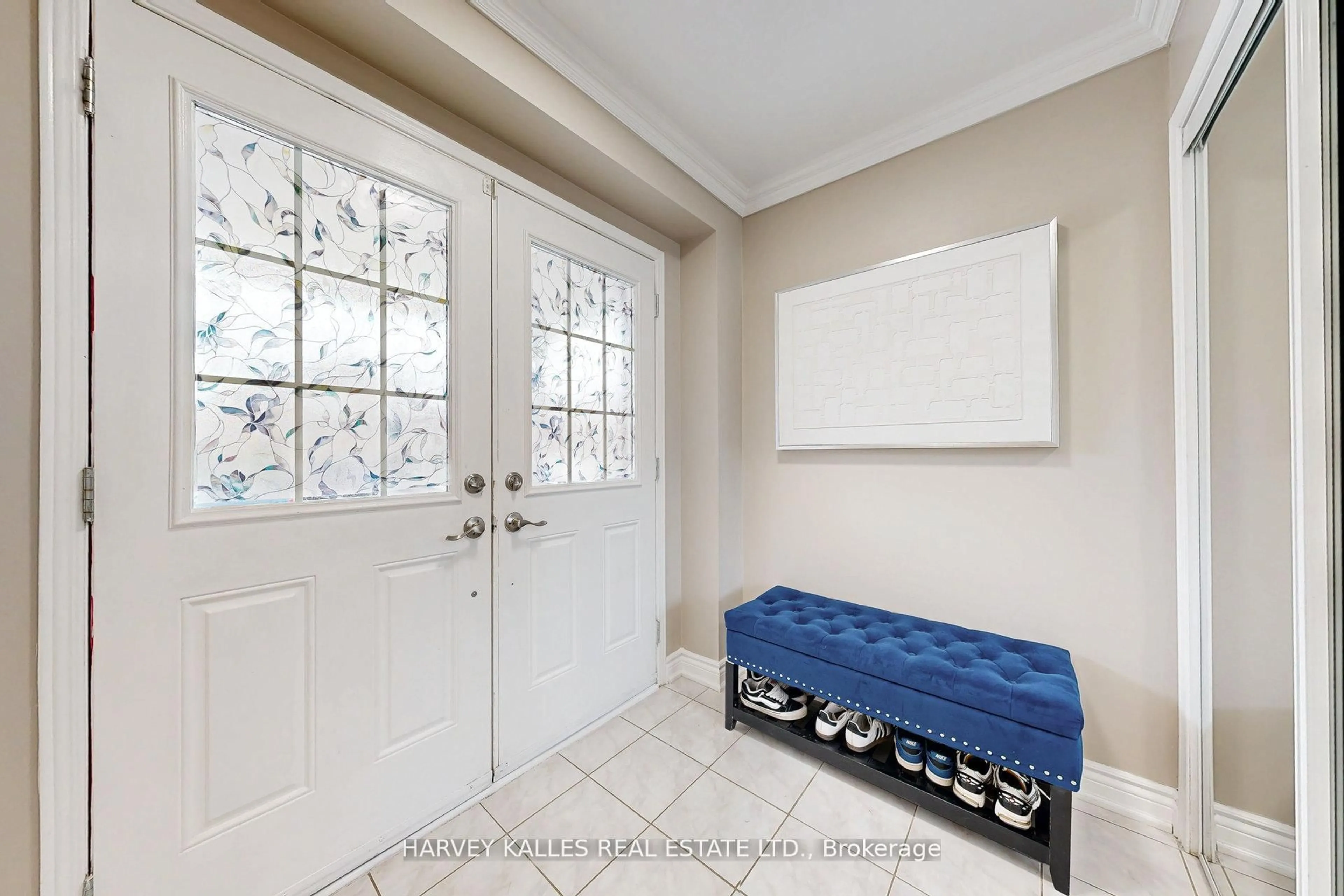 Indoor entryway for 38 Galtee Rd, Brampton Ontario L6X 0J5