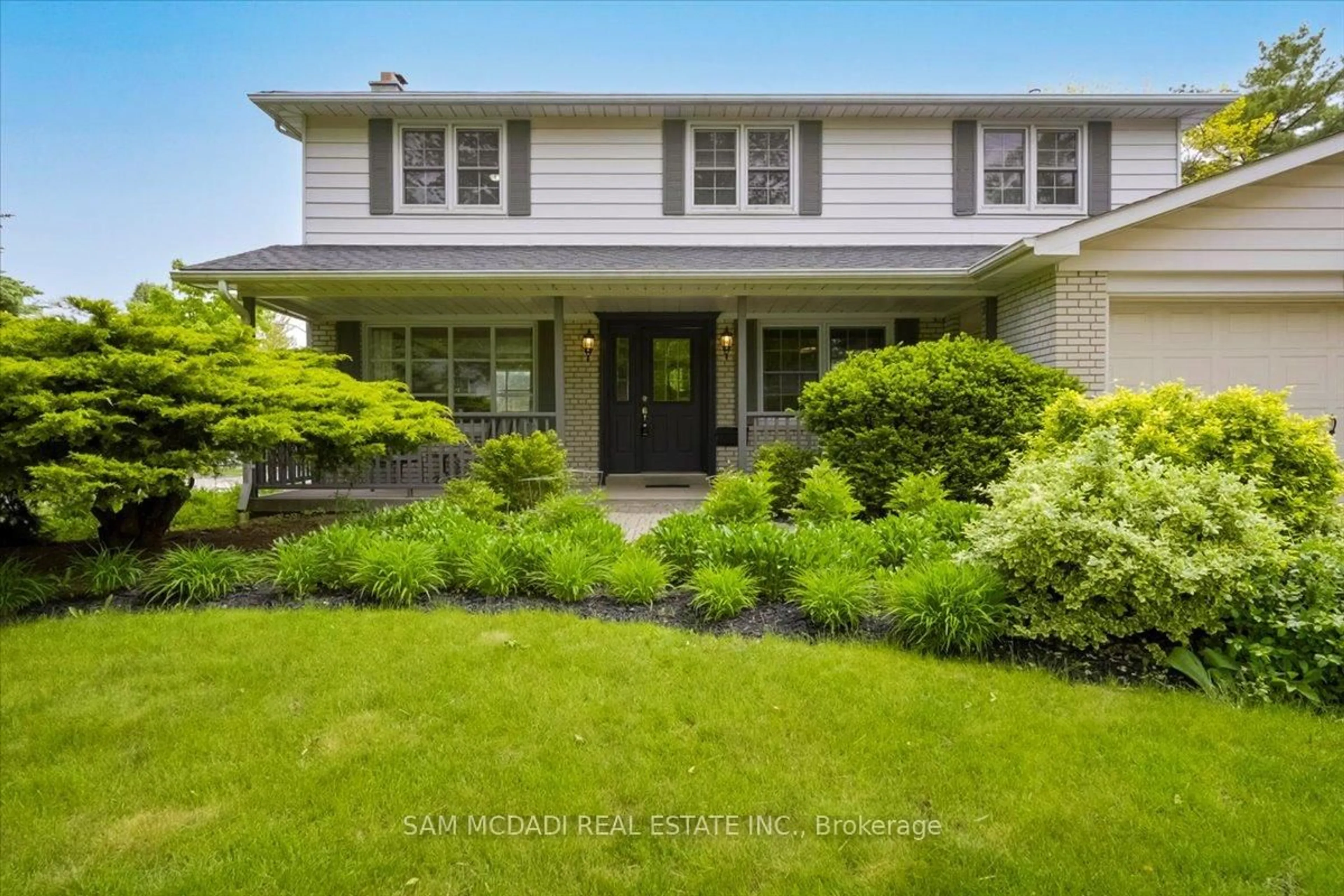 Home with vinyl exterior material, street for 1998 Lenarthur Dr, Mississauga Ontario L5J 2J3