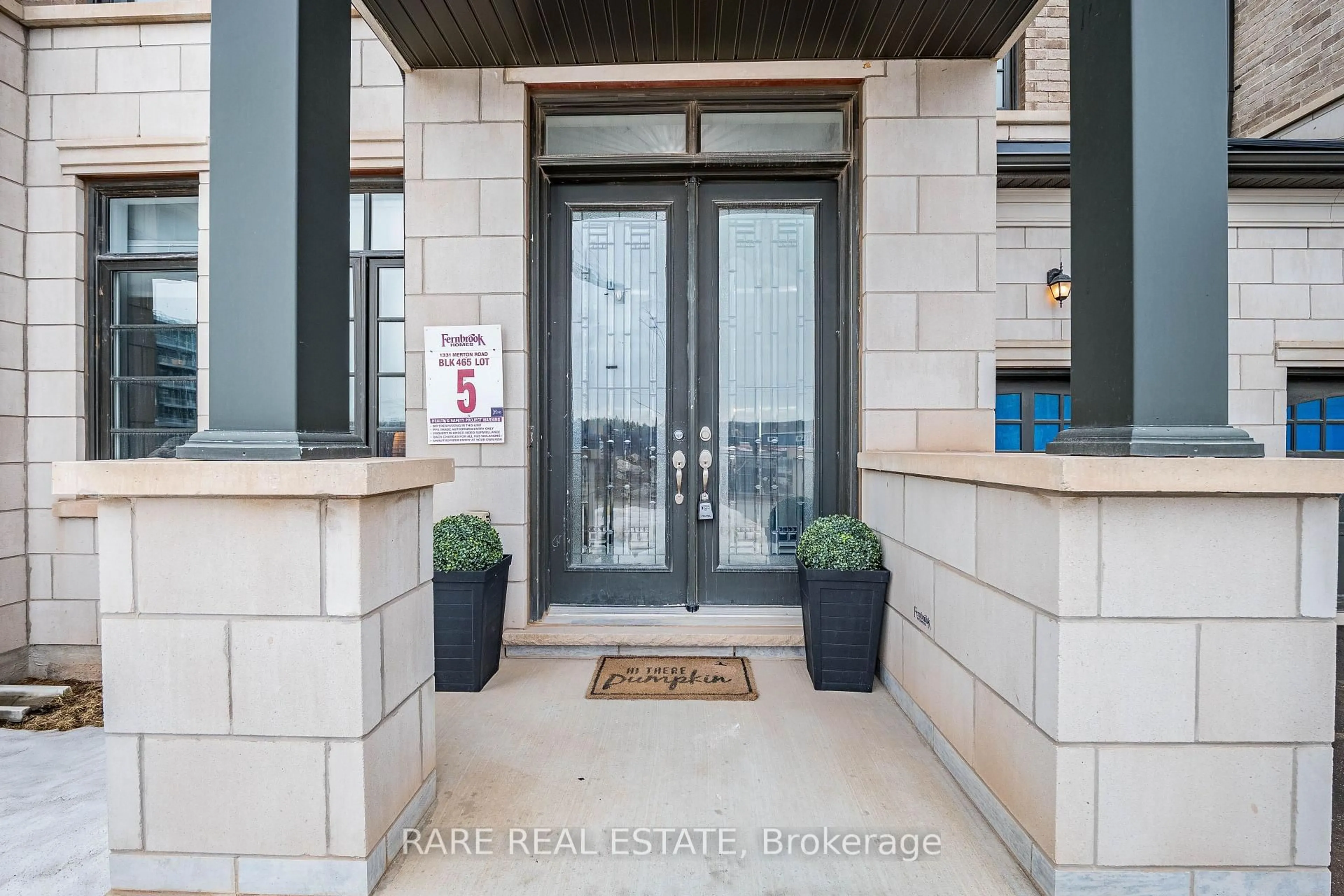 Indoor entryway for 1331 Merton Rd, Oakville Ontario L6M 5L7